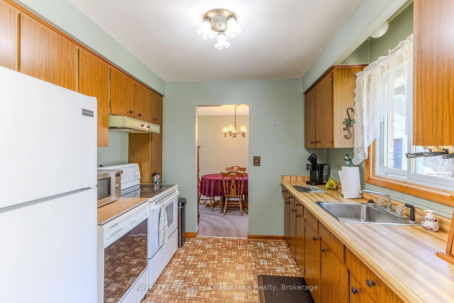 Photo 17 of 11 Pine Street, Bracebridge, Macaulay — HOMEH