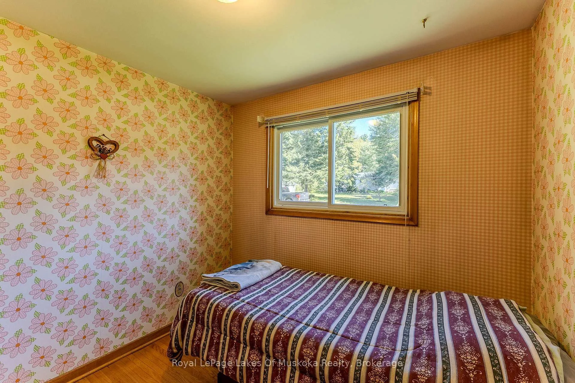 Photo 36 of 11 Pine Street, Bracebridge, Macaulay — HOMEH