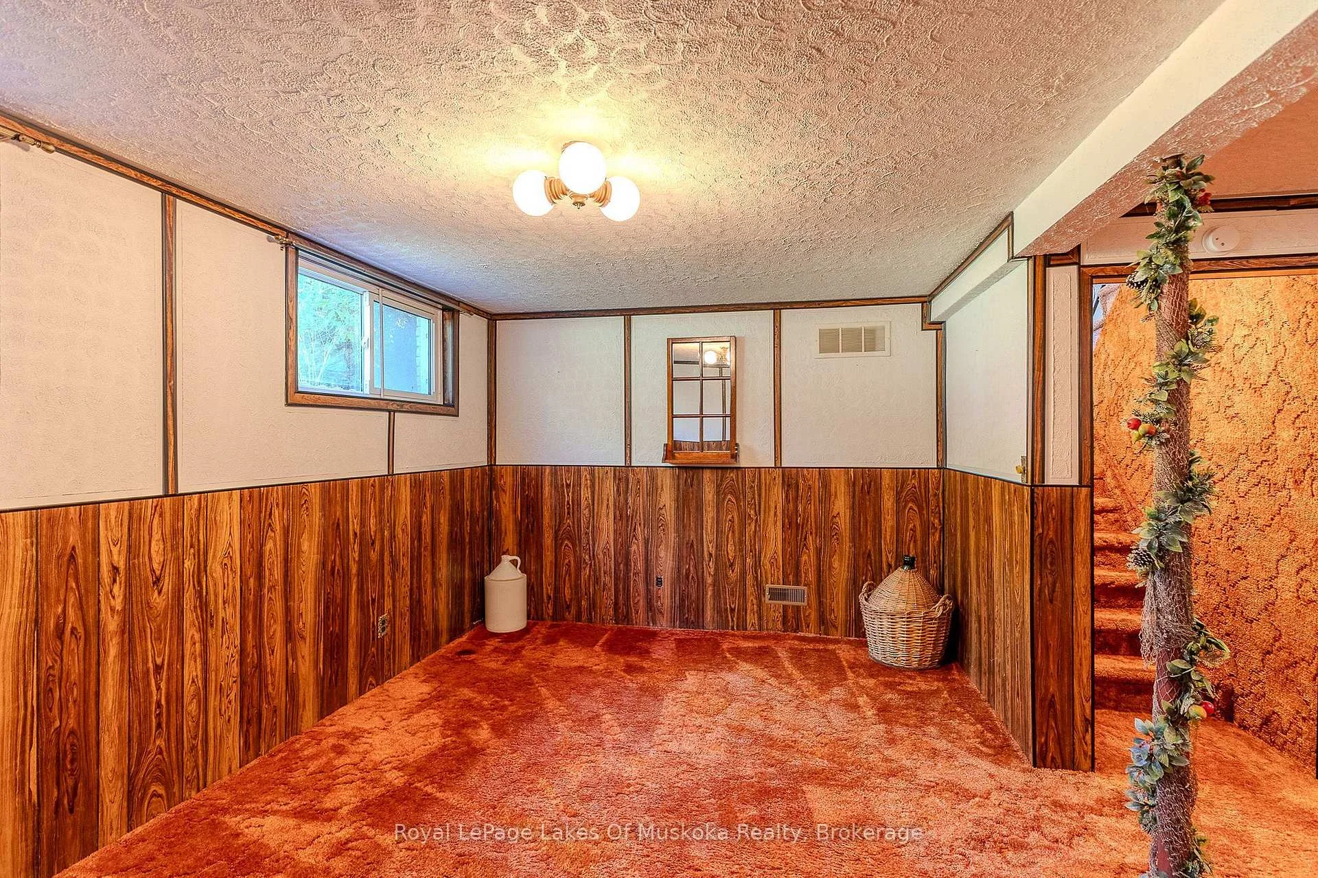 Photo 43 of 11 Pine Street, Bracebridge, Macaulay — HOMEH