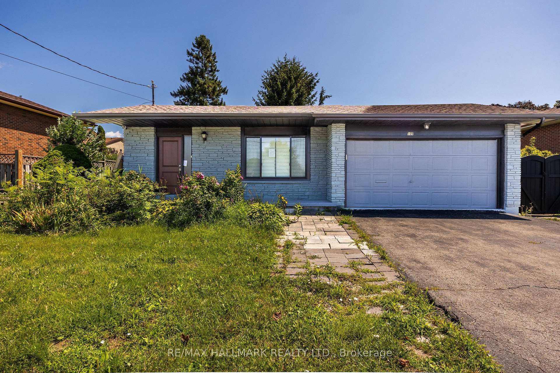 Photo 2 of 109 Thickson Road S, Whitby, Blue Grass Meadows — HOMEH
