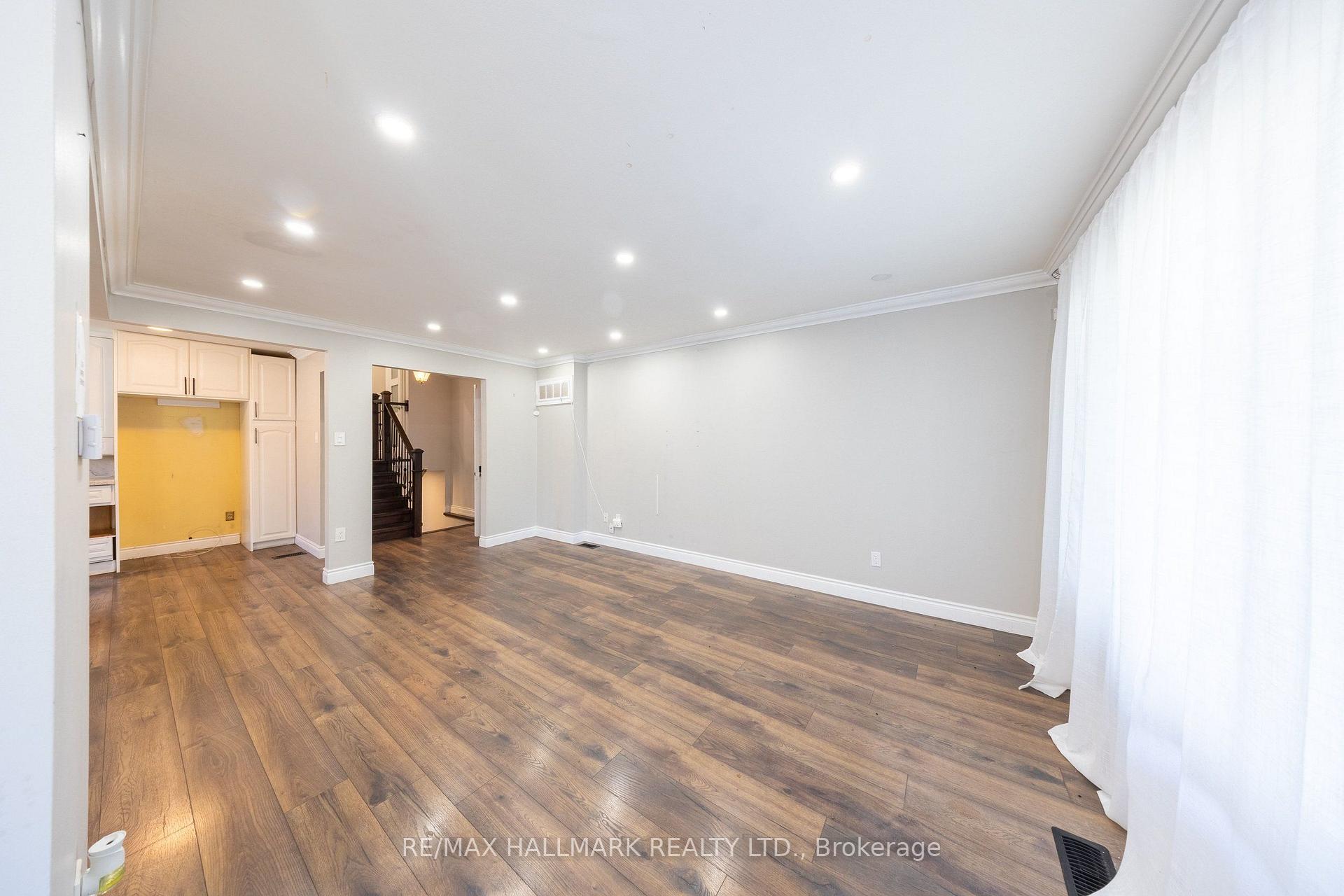 Photo 9 of 109 Thickson Road S, Whitby, Blue Grass Meadows — HOMEH