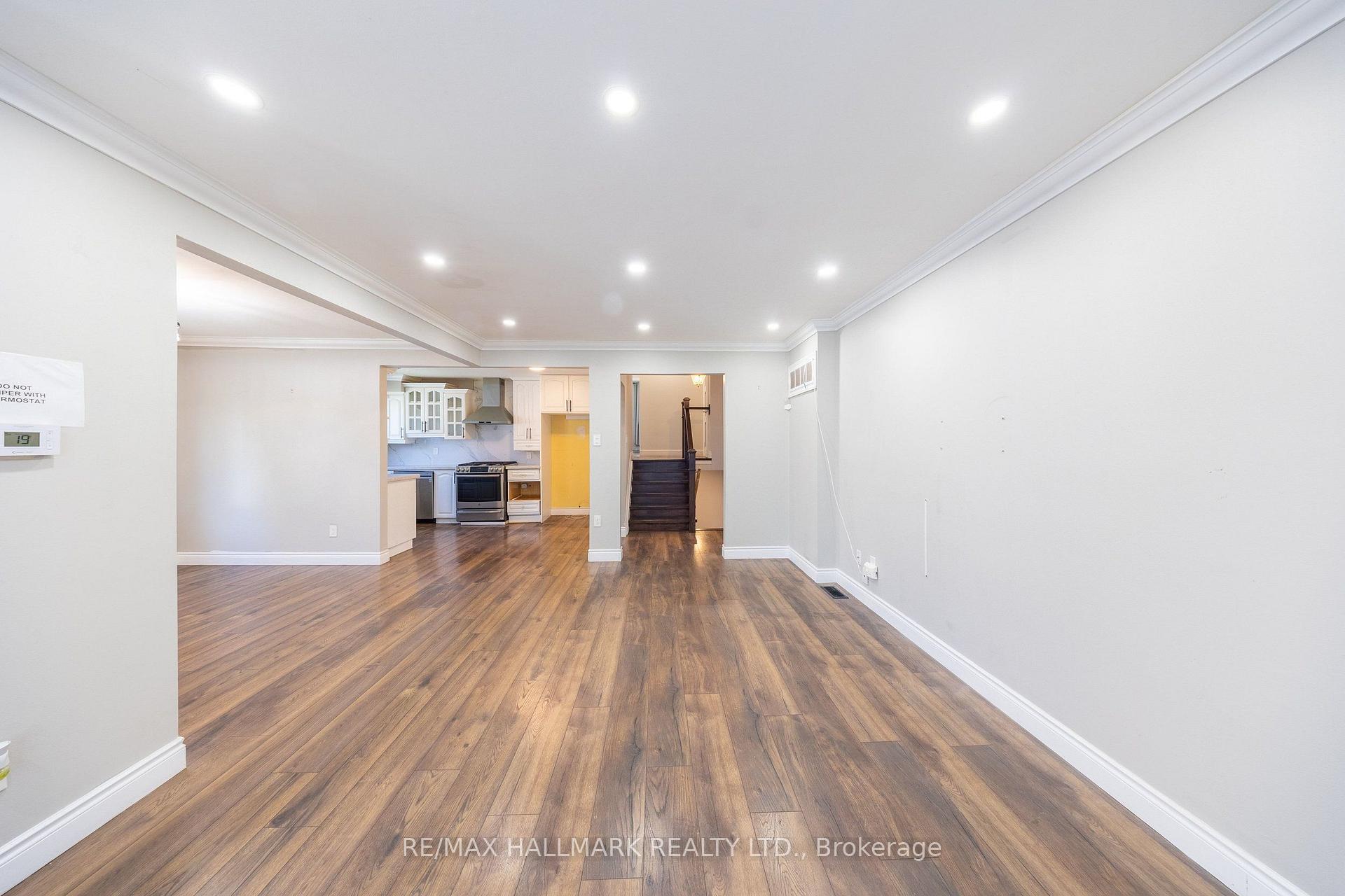 Photo 10 of 109 Thickson Road S, Whitby, Blue Grass Meadows — HOMEH