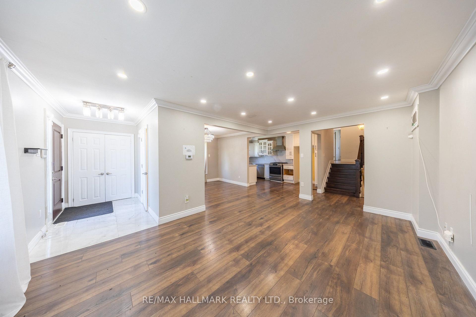 Photo 11 of 109 Thickson Road S, Whitby, Blue Grass Meadows — HOMEH