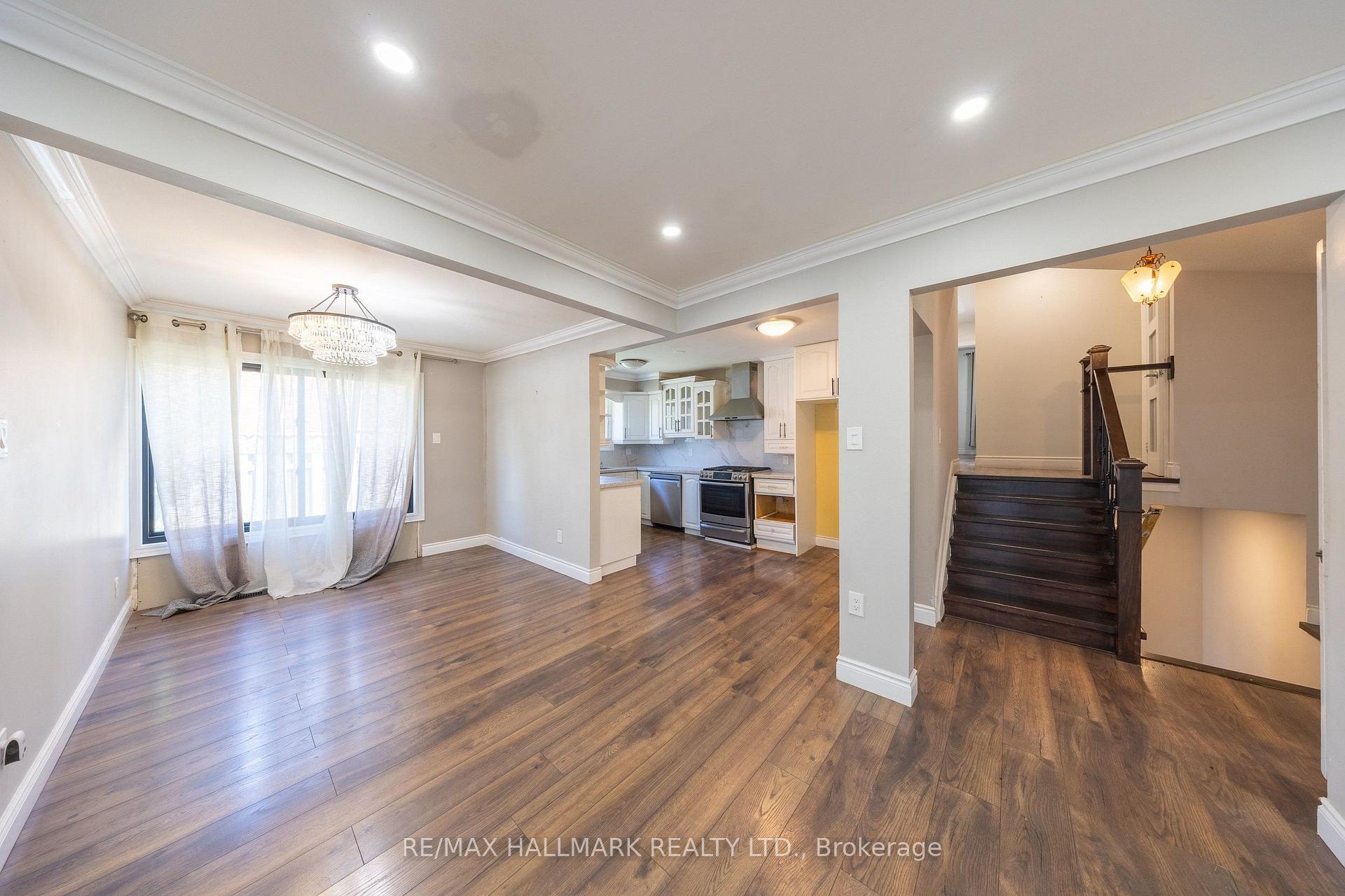 Photo 12 of 109 Thickson Road S, Whitby, Blue Grass Meadows — HOMEH
