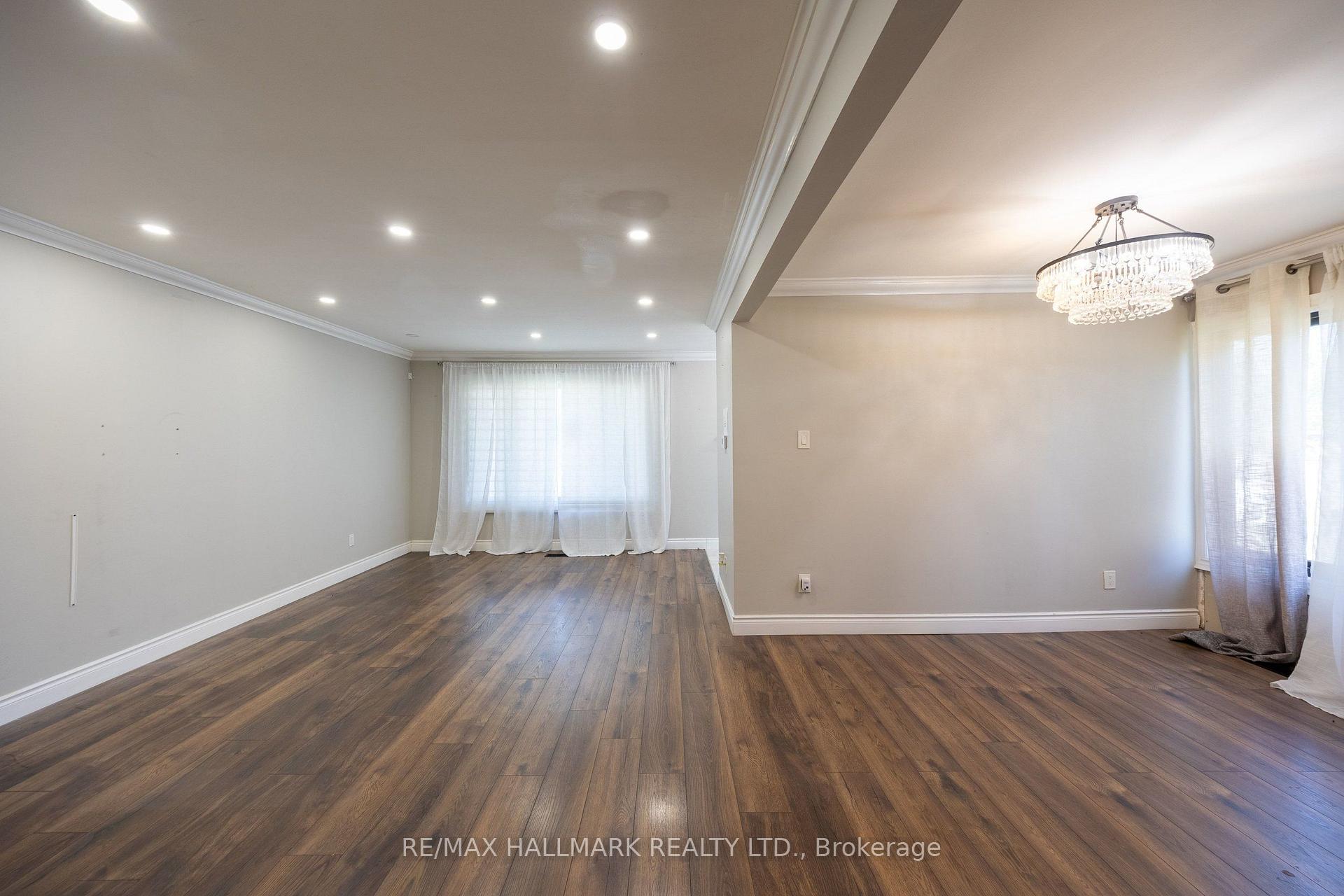 Photo 15 of 109 Thickson Road S, Whitby, Blue Grass Meadows — HOMEH