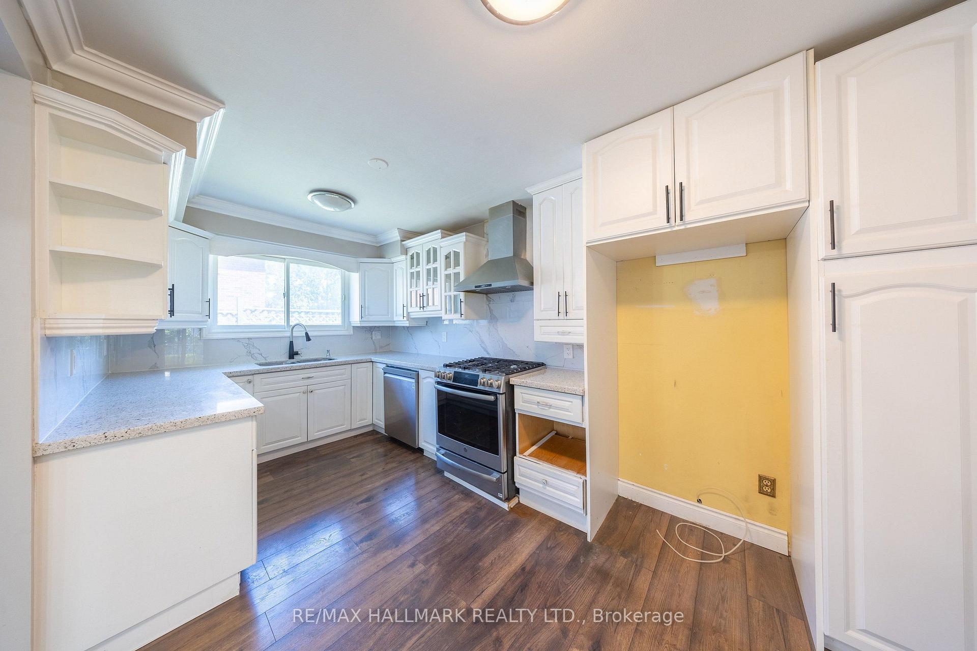 Photo 16 of 109 Thickson Road S, Whitby, Blue Grass Meadows — HOMEH
