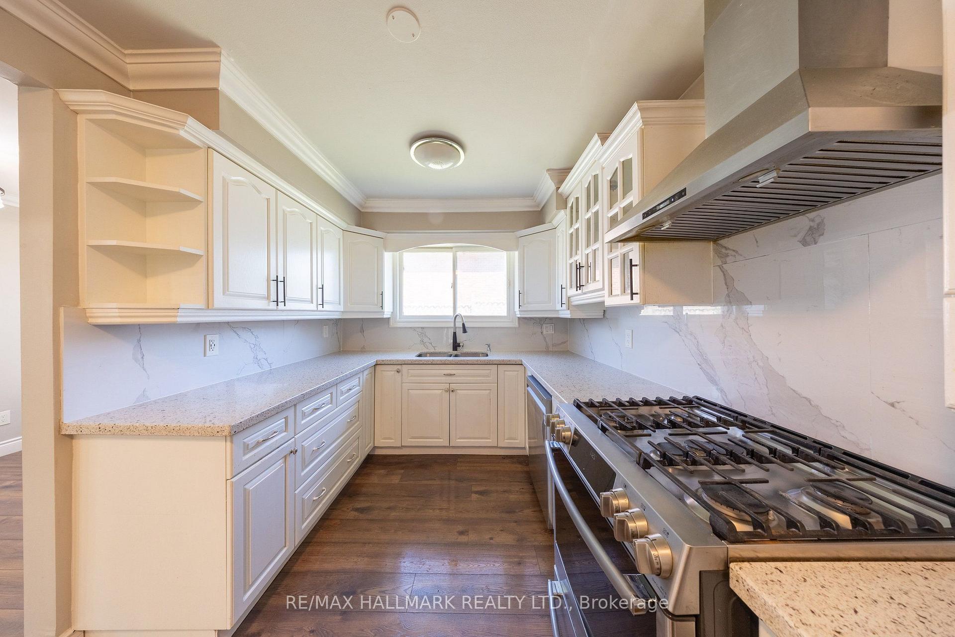 Photo 17 of 109 Thickson Road S, Whitby, Blue Grass Meadows — HOMEH