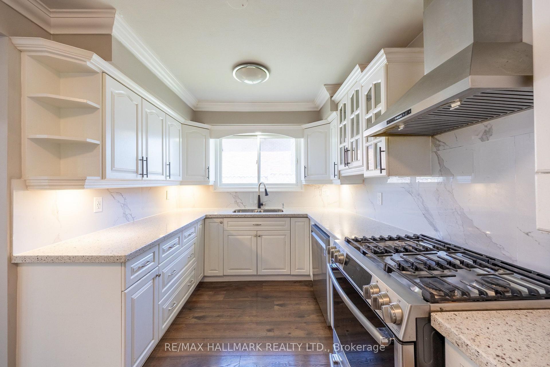 Photo 18 of 109 Thickson Road S, Whitby, Blue Grass Meadows — HOMEH