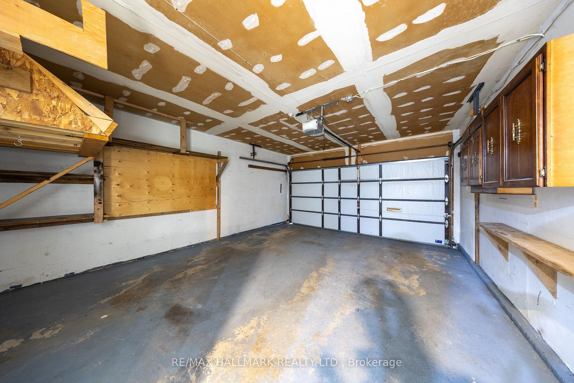 Photo 21 of 109 Thickson Road S, Whitby, Blue Grass Meadows — HOMEH