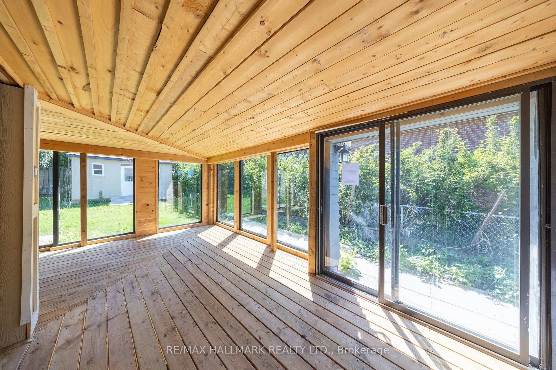 Photo 23 of 109 Thickson Road S, Whitby, Blue Grass Meadows — HOMEH