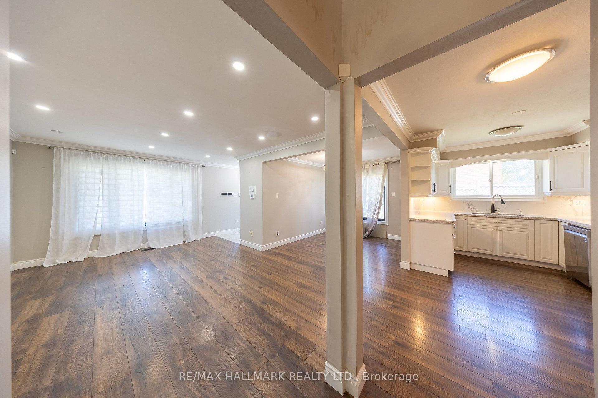 Photo 26 of 109 Thickson Road S, Whitby, Blue Grass Meadows — HOMEH