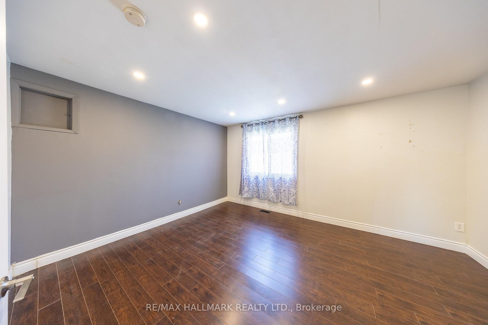 Photo 32 of 109 Thickson Road S, Whitby, Blue Grass Meadows — HOMEH