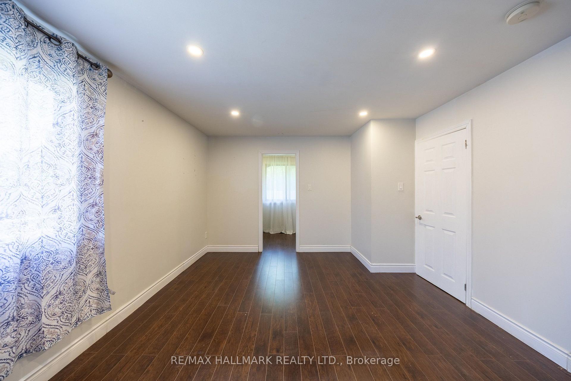 Photo 34 of 109 Thickson Road S, Whitby, Blue Grass Meadows — HOMEH
