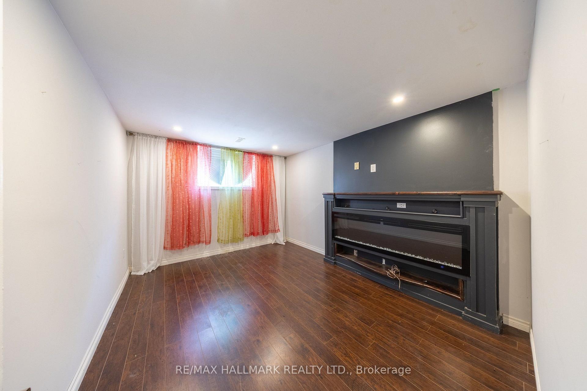 Photo 41 of 109 Thickson Road S, Whitby, Blue Grass Meadows — HOMEH
