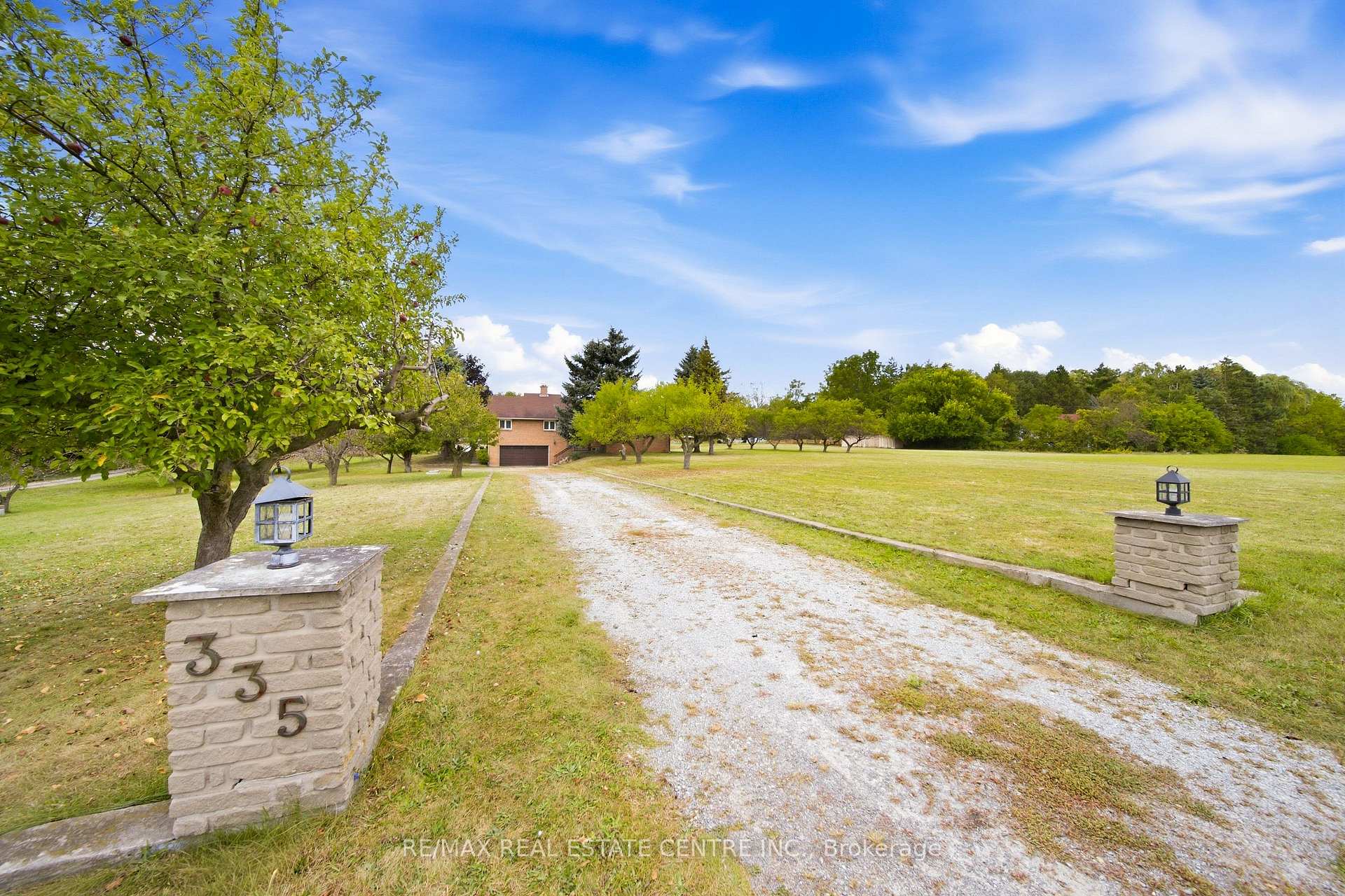 Photo 2 of 335 York Road, Burlington, LaSalle — HOMEH