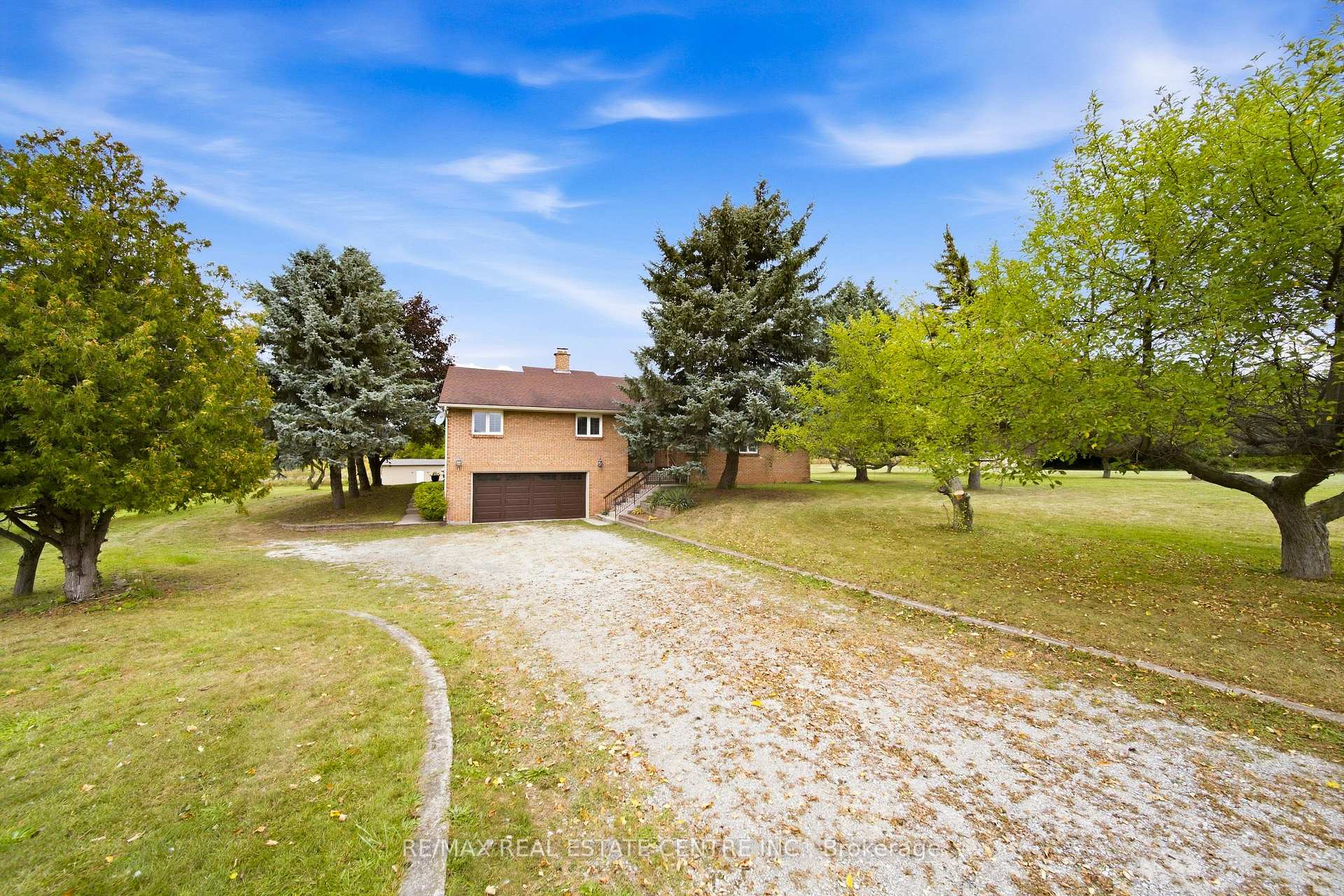 Photo 3 of 335 York Road, Burlington, LaSalle — HOMEH