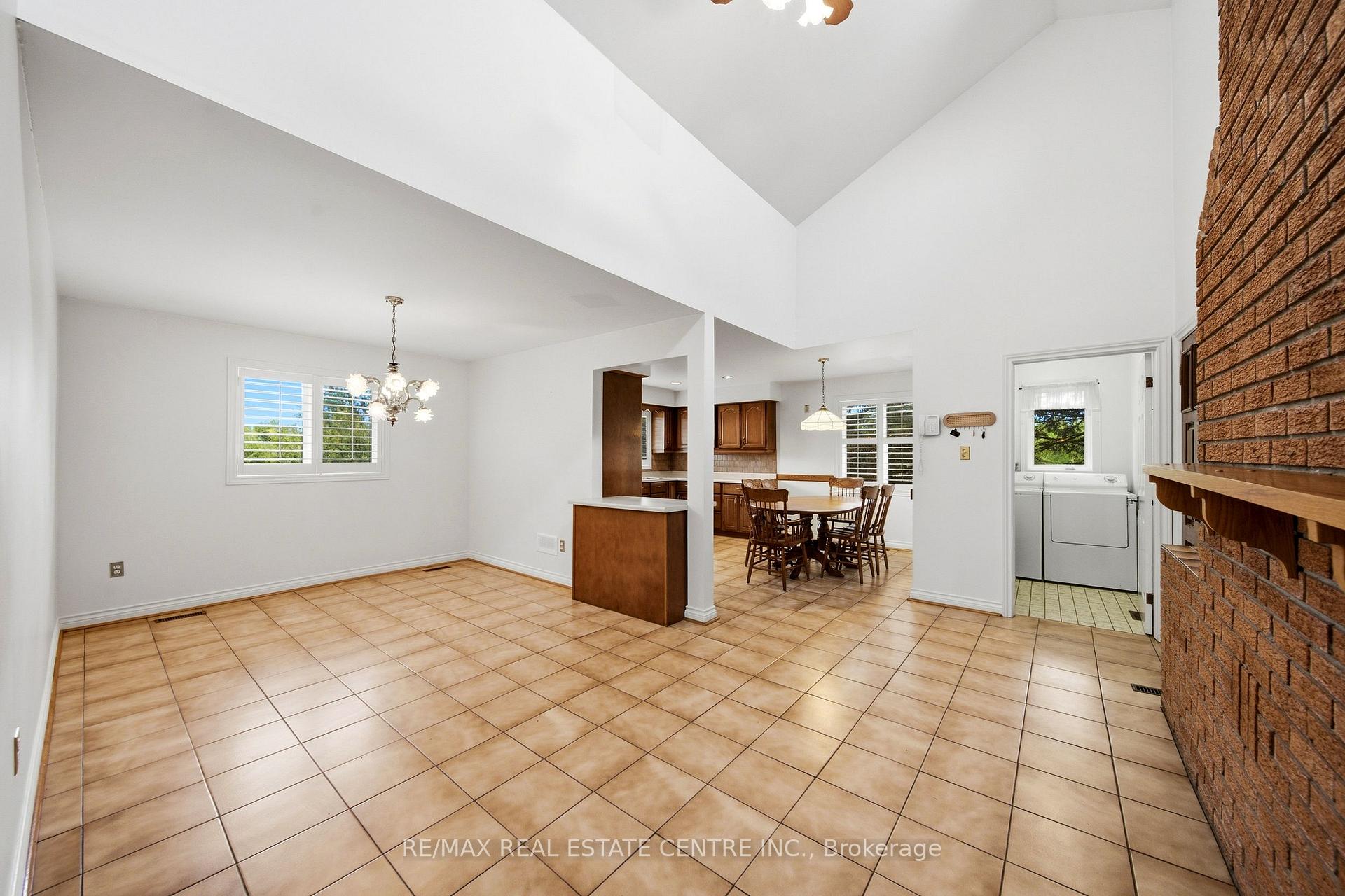 Photo 7 of 335 York Road, Burlington, LaSalle — HOMEH