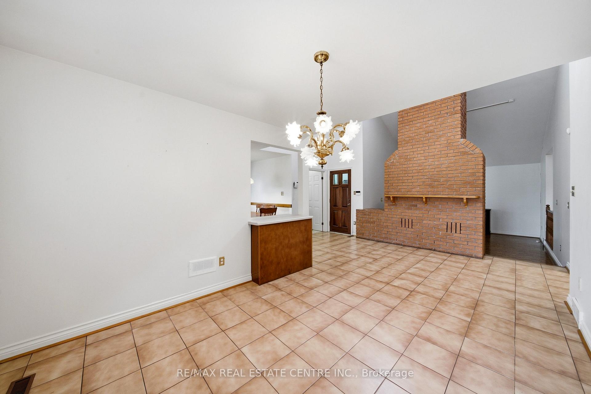 Photo 8 of 335 York Road, Burlington, LaSalle — HOMEH