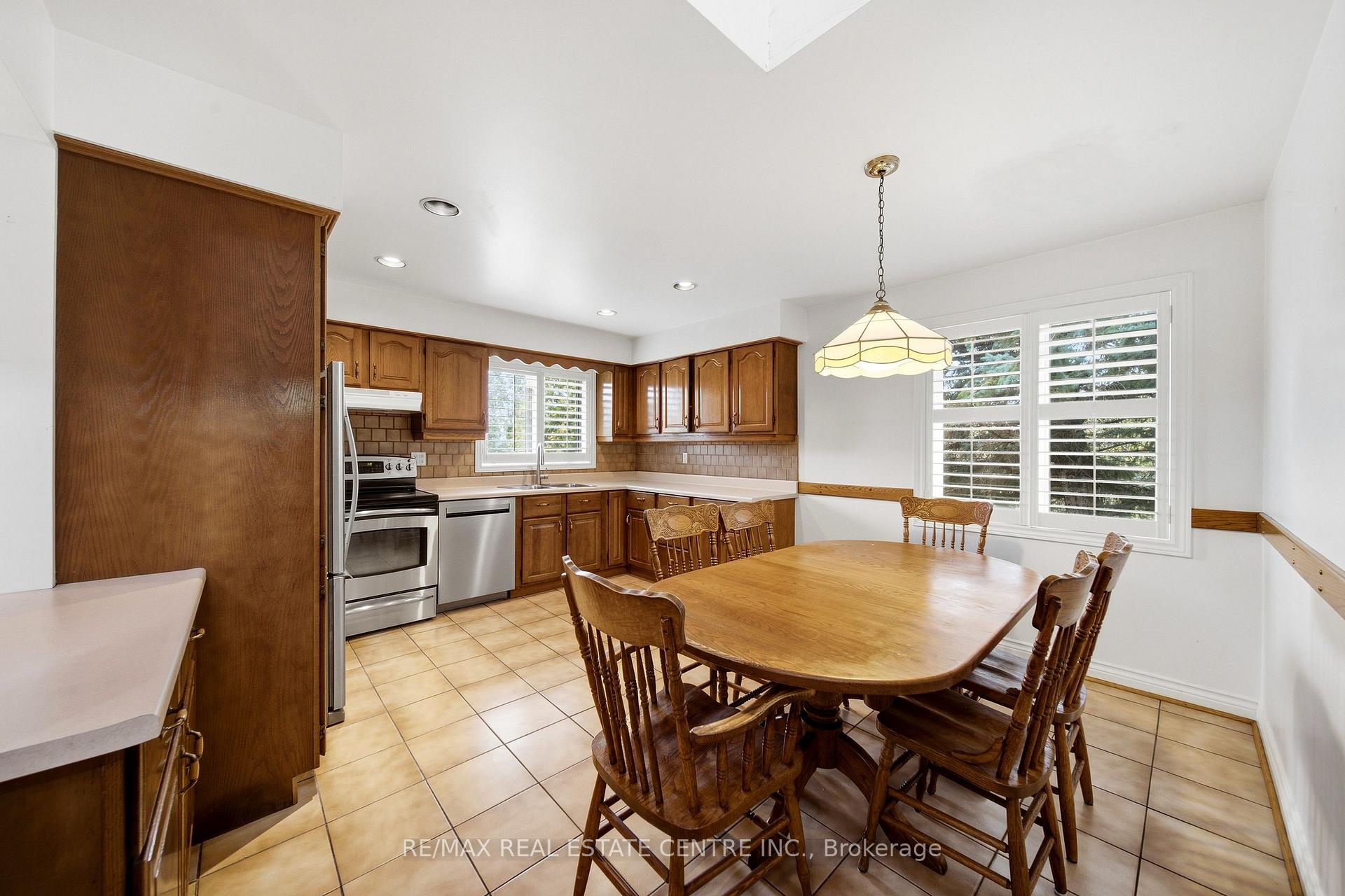 Photo 10 of 335 York Road, Burlington, LaSalle — HOMEH