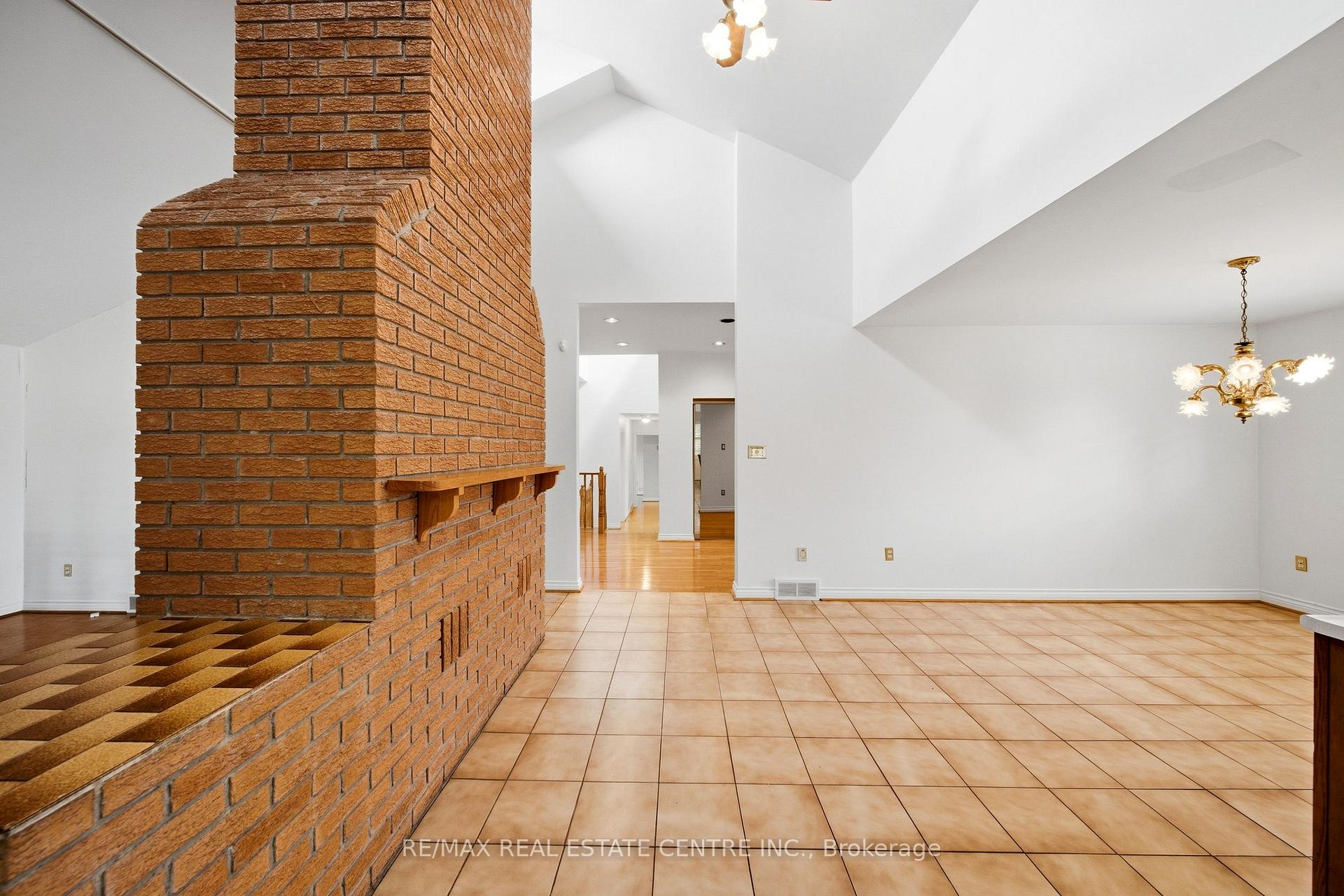 Photo 13 of 335 York Road, Burlington, LaSalle — HOMEH