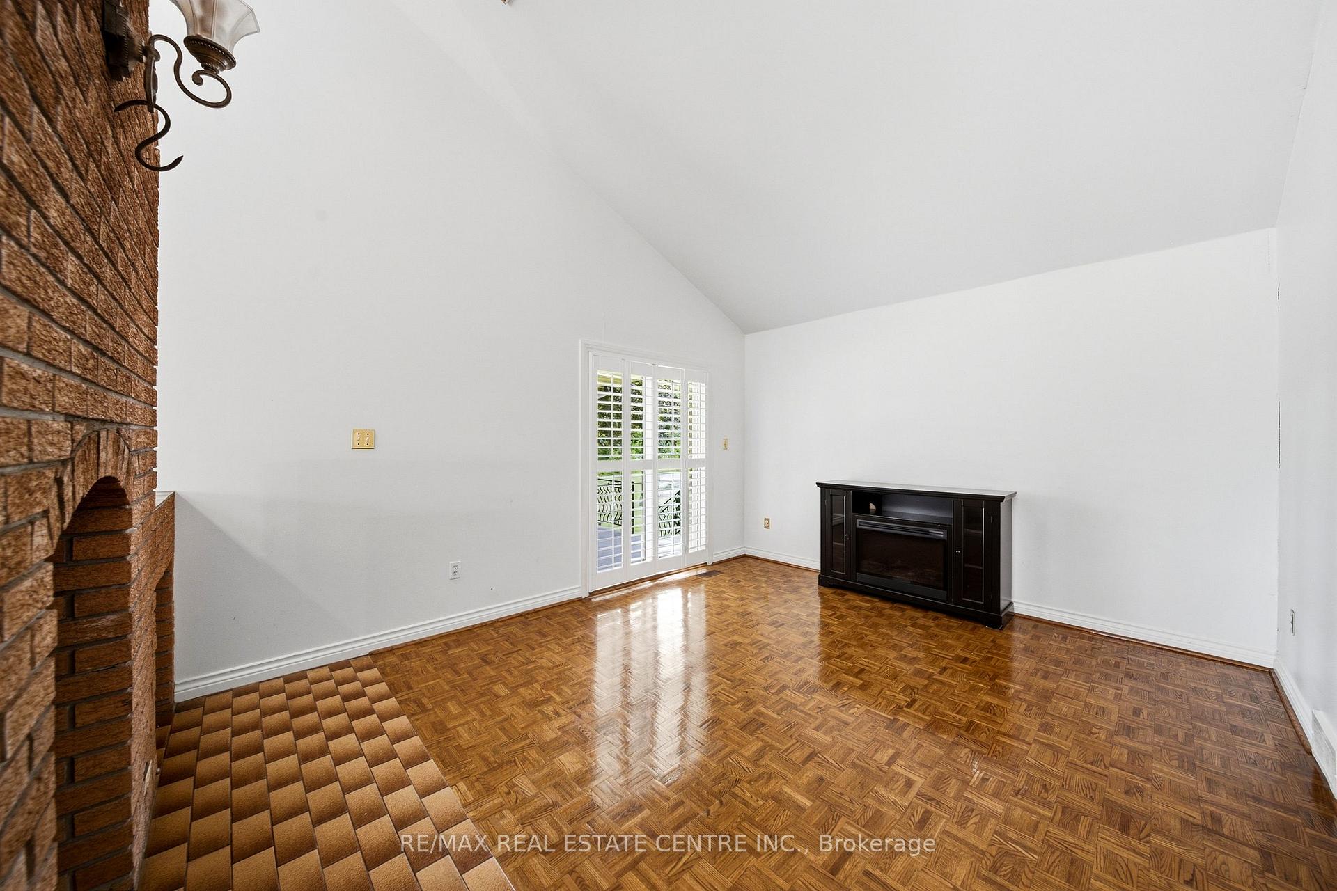 Photo 15 of 335 York Road, Burlington, LaSalle — HOMEH