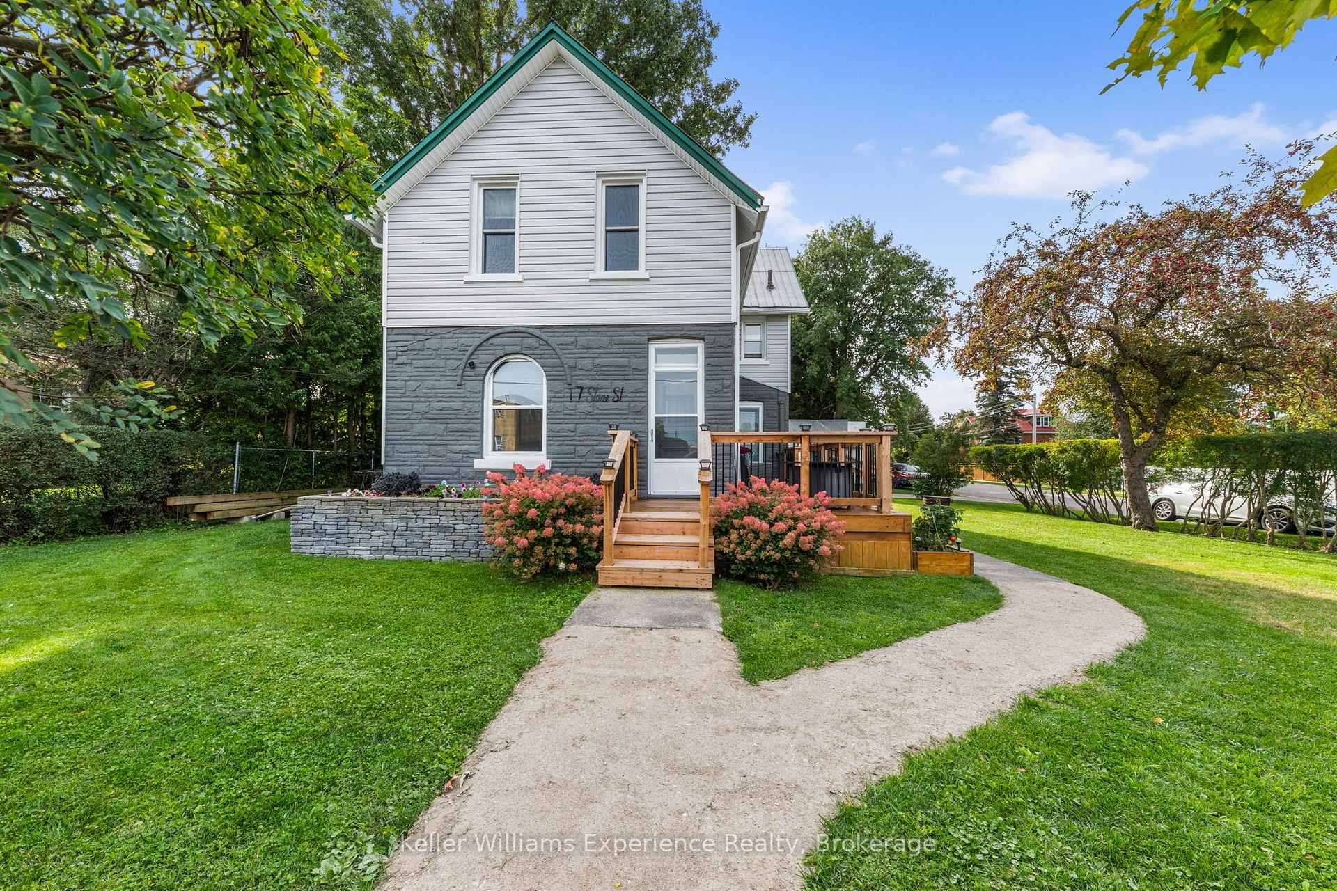 Photo 3 of 17 Stone Street, Springwater, Elmvale — HOMEH