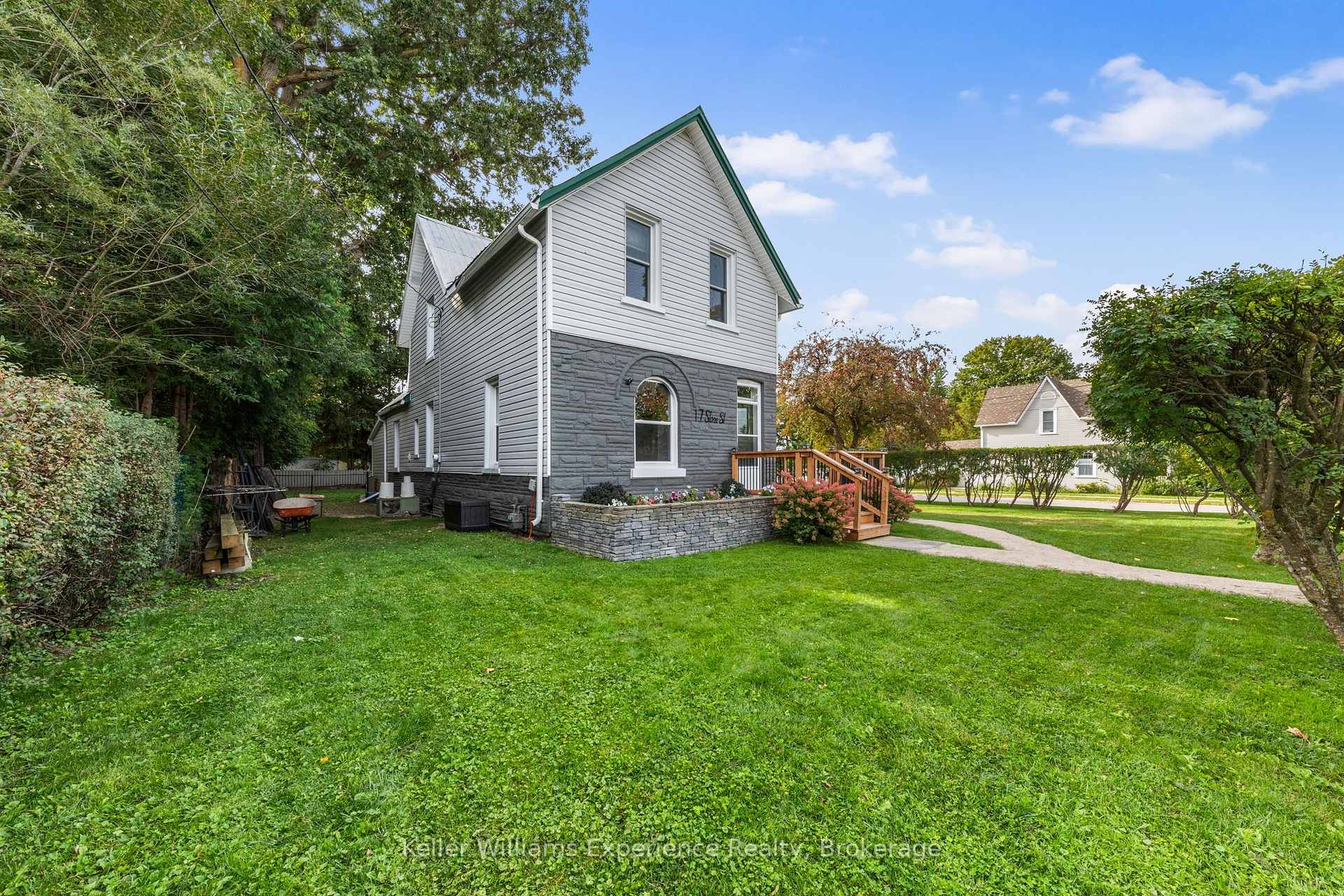 Photo 4 of 17 Stone Street, Springwater, Elmvale — HOMEH