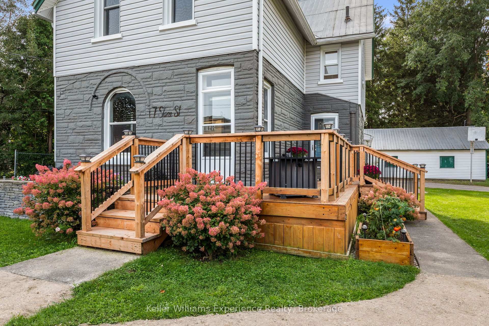 Photo 5 of 17 Stone Street, Springwater, Elmvale — HOMEH