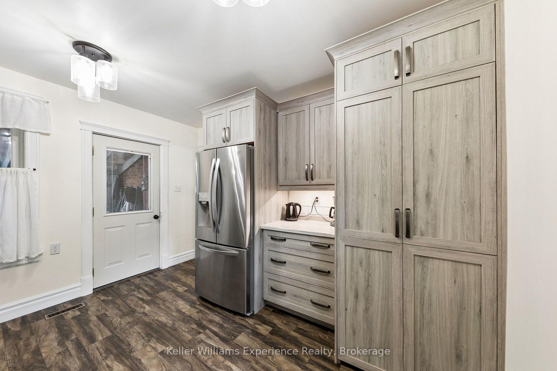 Photo 21 of 17 Stone Street, Springwater, Elmvale — HOMEH