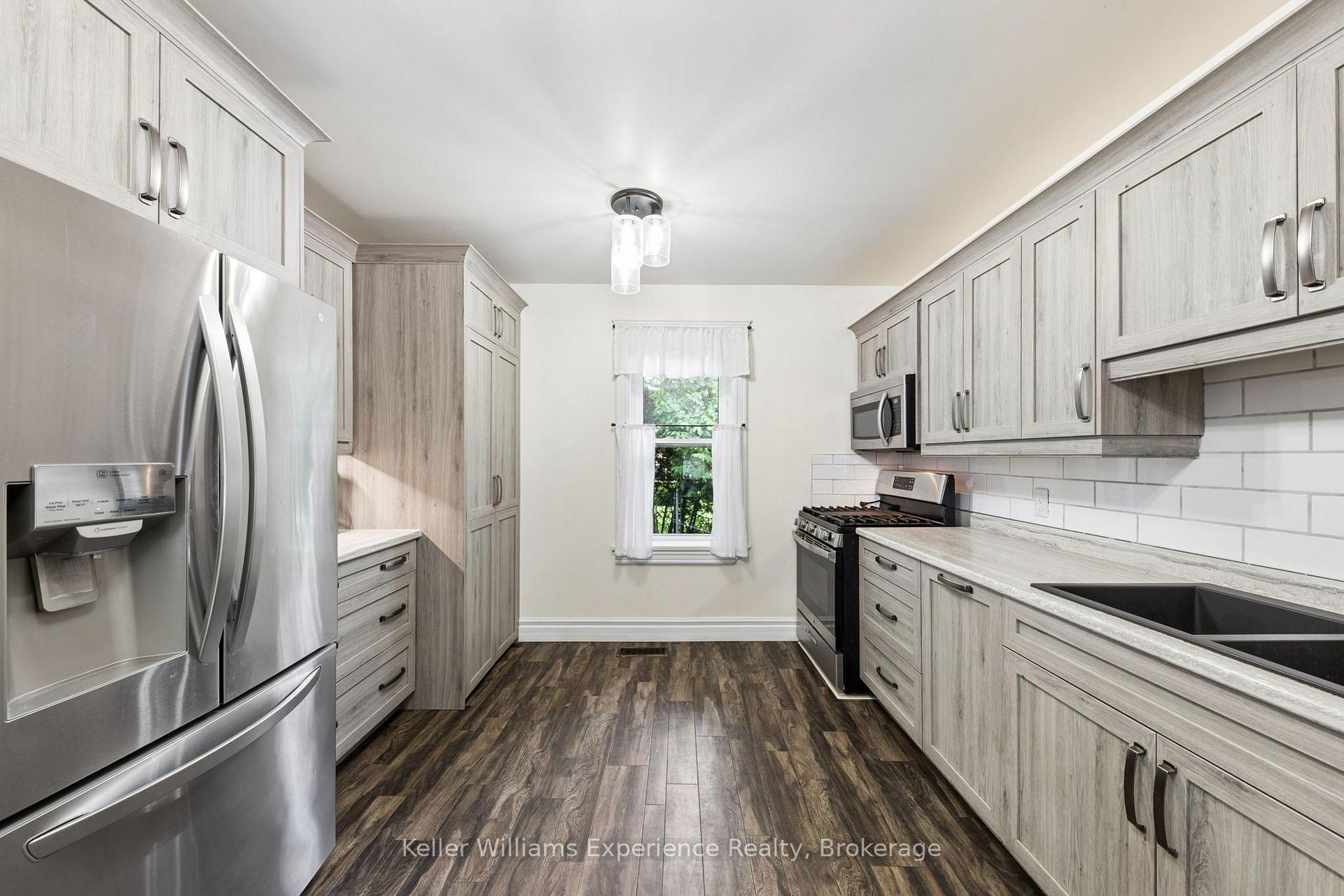 Photo 19 of 17 Stone Street, Springwater, Elmvale — HOMEH