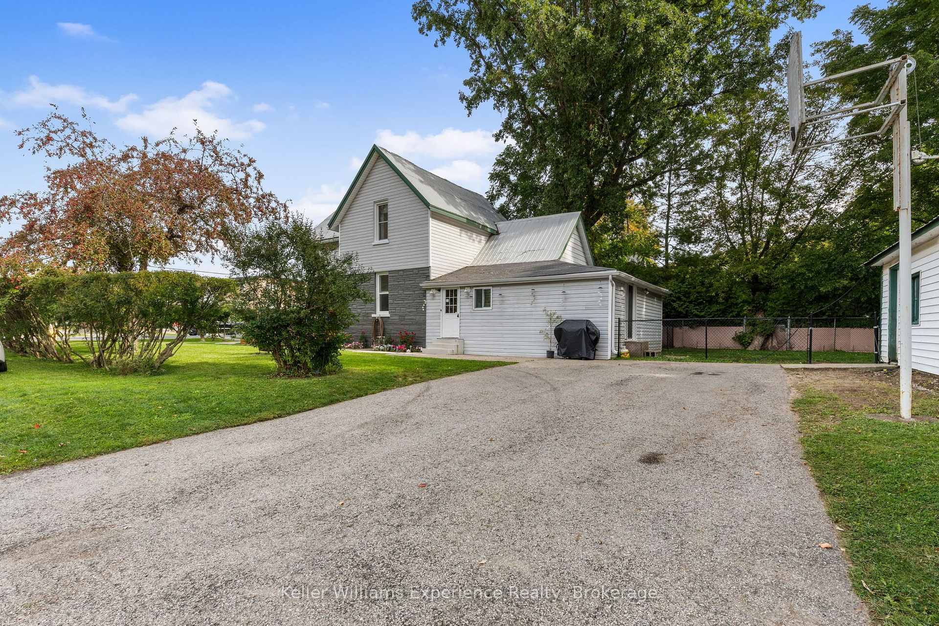 Photo 34 of 17 Stone Street, Springwater, Elmvale — HOMEH