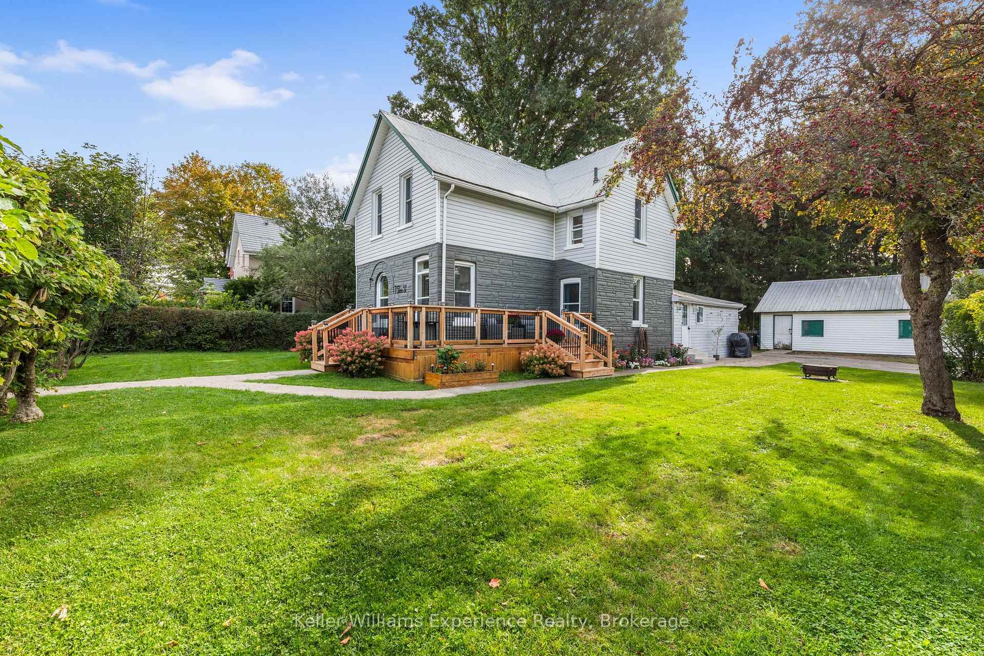 Photo 35 of 17 Stone Street, Springwater, Elmvale — HOMEH