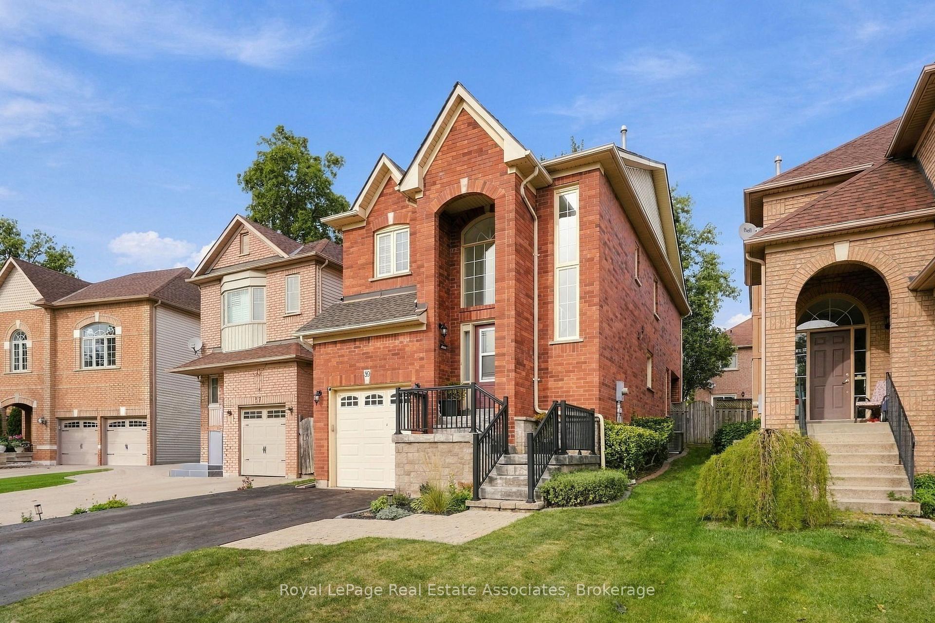 Photo 3 of 39 Segwun Road, Hamilton, Waterdown — HOMEH