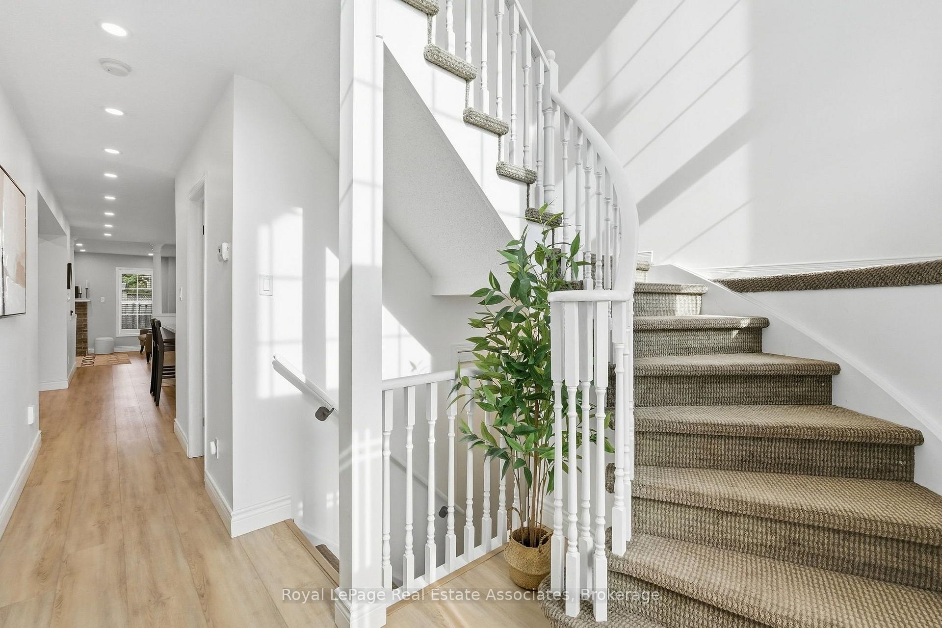 Photo 5 of 39 Segwun Road, Hamilton, Waterdown — HOMEH