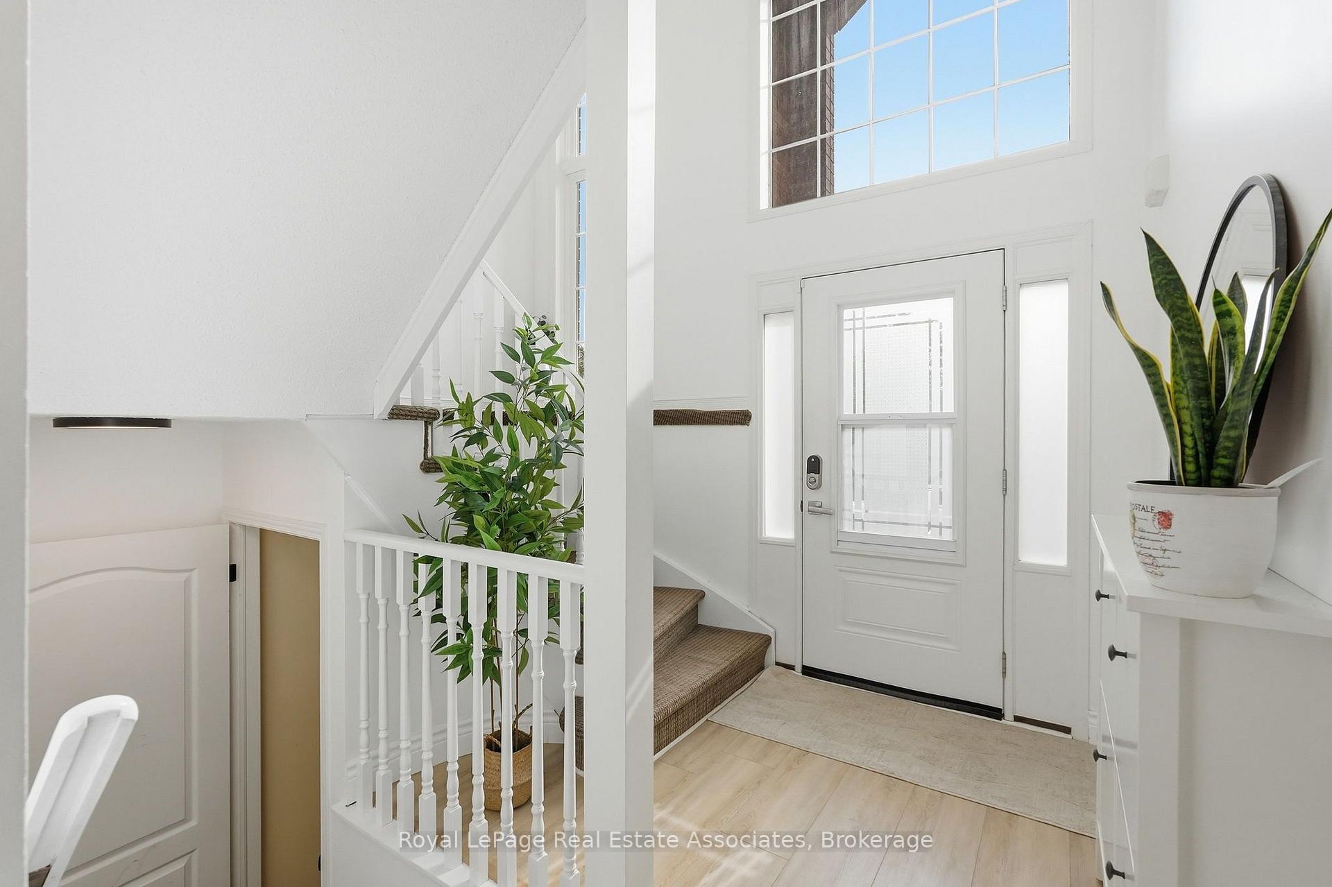 Photo 6 of 39 Segwun Road, Hamilton, Waterdown — HOMEH