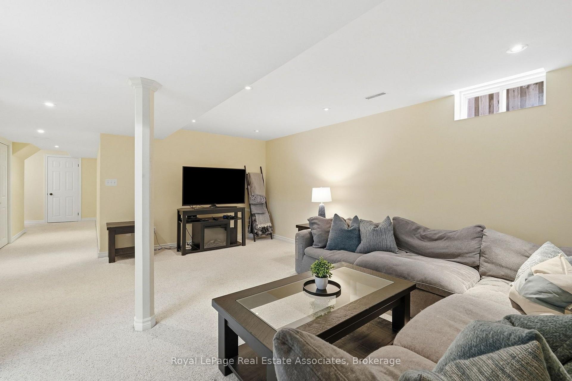 Photo 38 of 39 Segwun Road, Hamilton, Waterdown — HOMEH