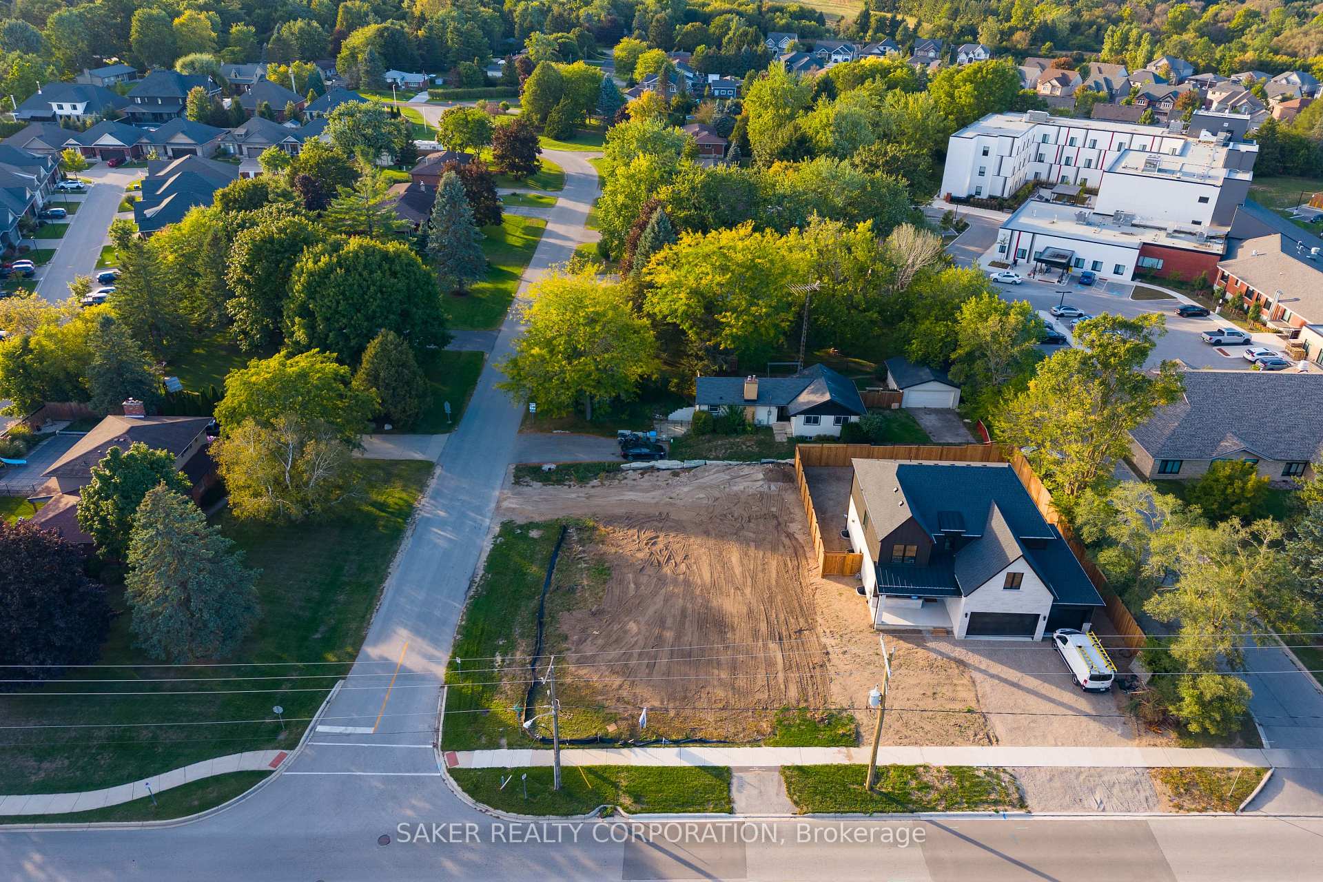 Photo 7 of 10056 Oxbow Drive, Middlesex Centre, Komoka — HOMEH