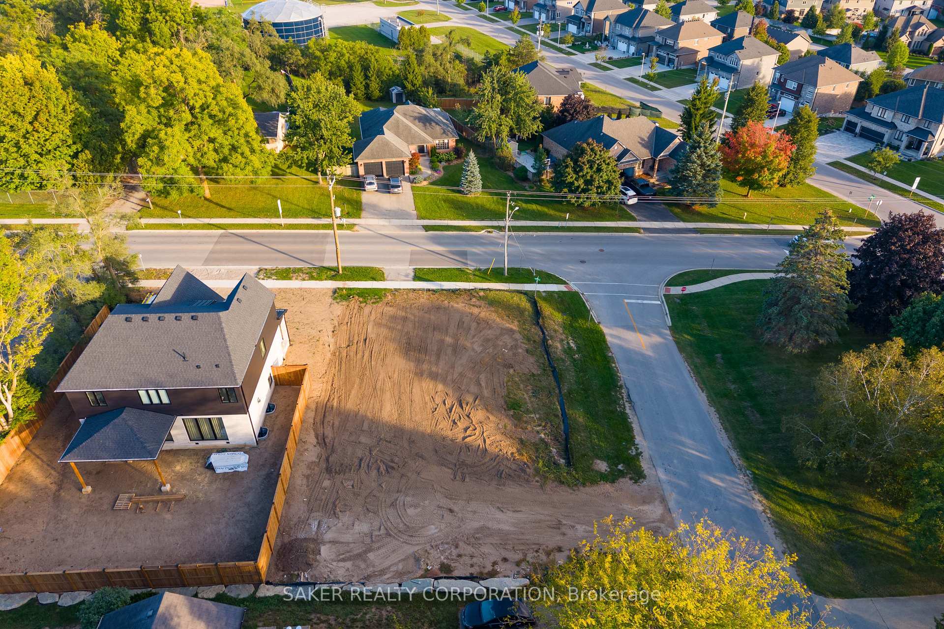 Photo 9 of 10056 Oxbow Drive, Middlesex Centre, Komoka — HOMEH
