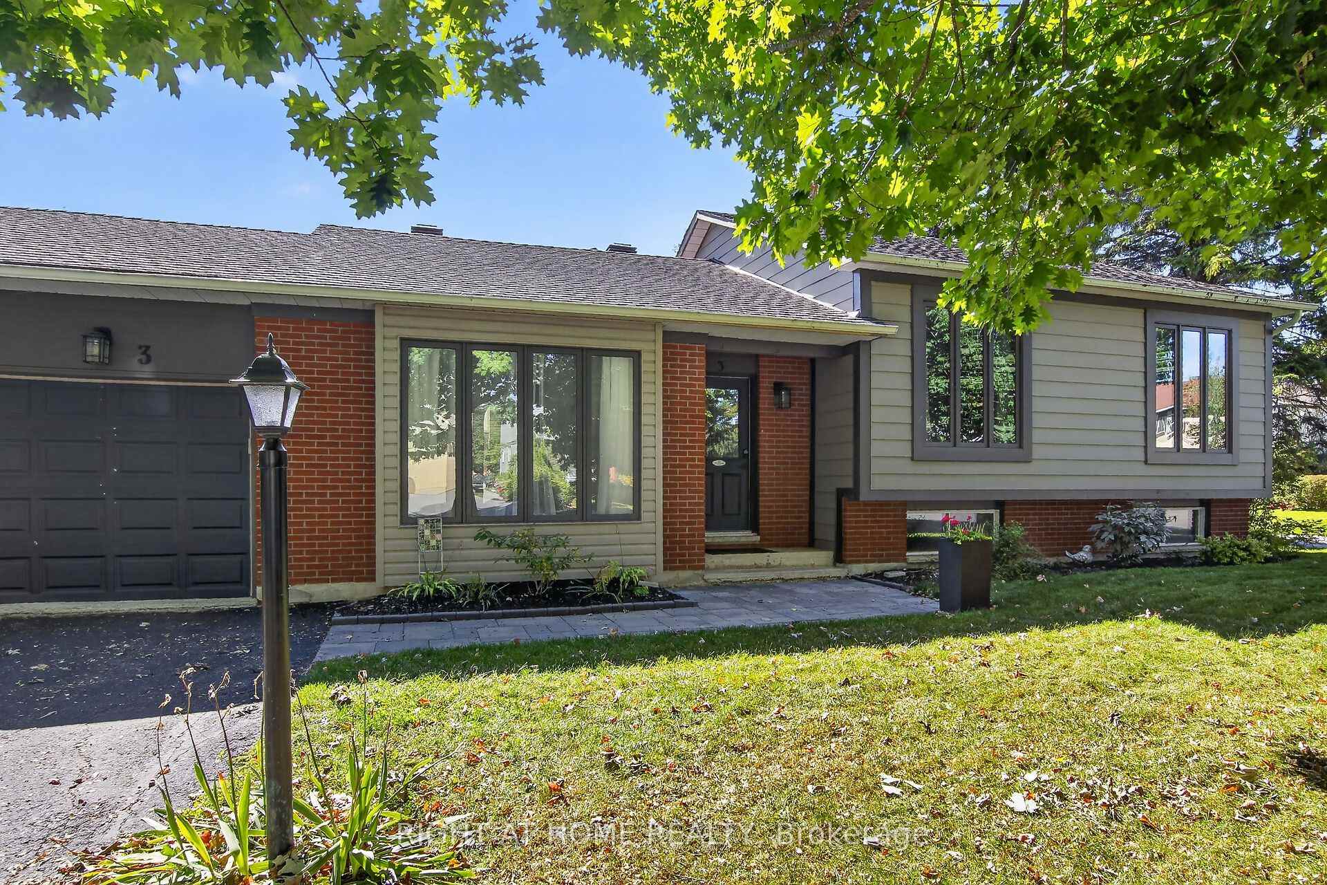 Photo 2 of 3 Pommel Crescent, Ottawa, Kanata - Bridlewood — HOMEH