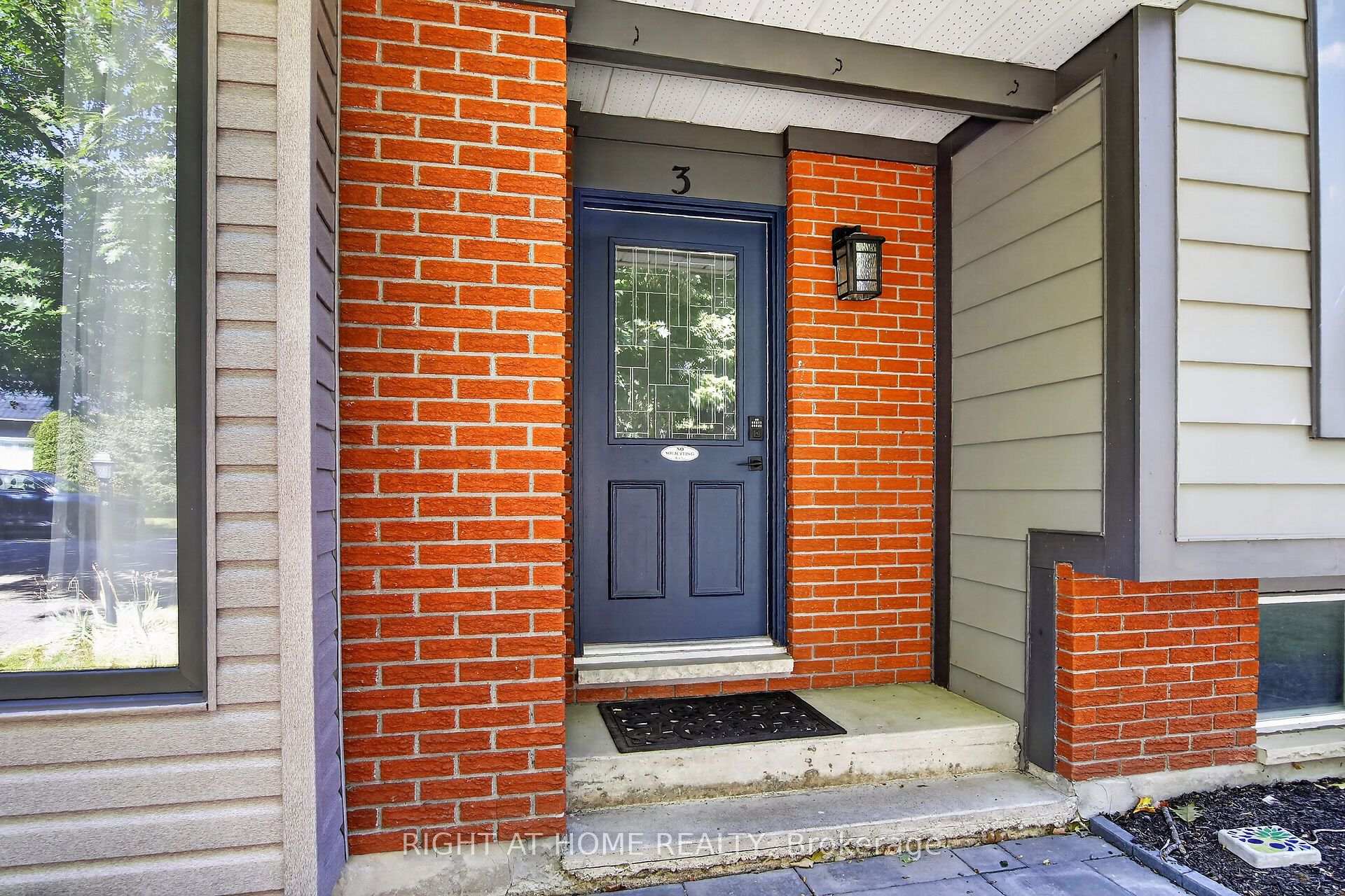 Photo 4 of 3 Pommel Crescent, Ottawa, Kanata - Bridlewood — HOMEH