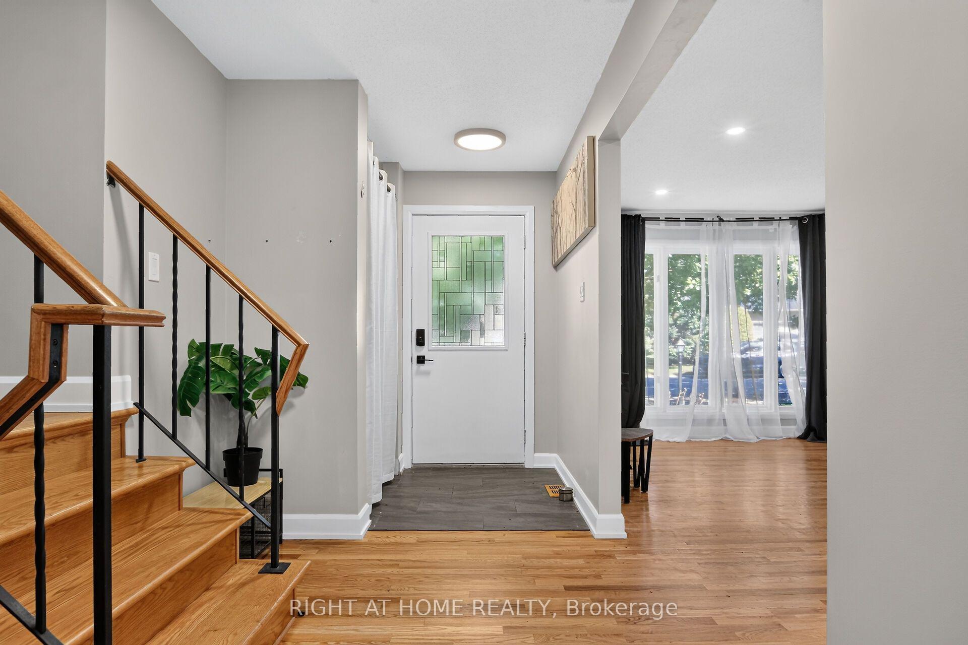Photo 5 of 3 Pommel Crescent, Ottawa, Kanata - Bridlewood — HOMEH