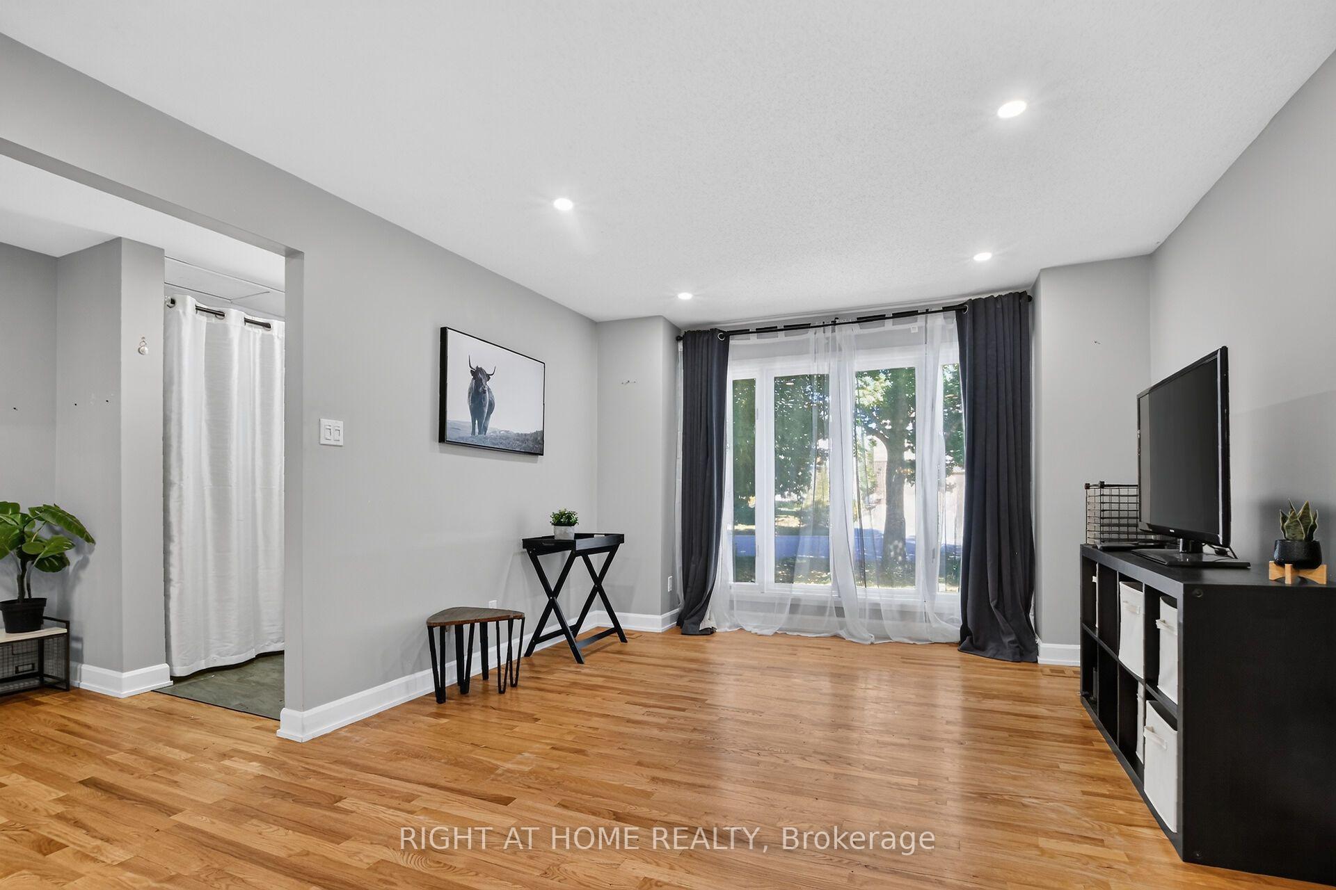 Photo 6 of 3 Pommel Crescent, Ottawa, Kanata - Bridlewood — HOMEH