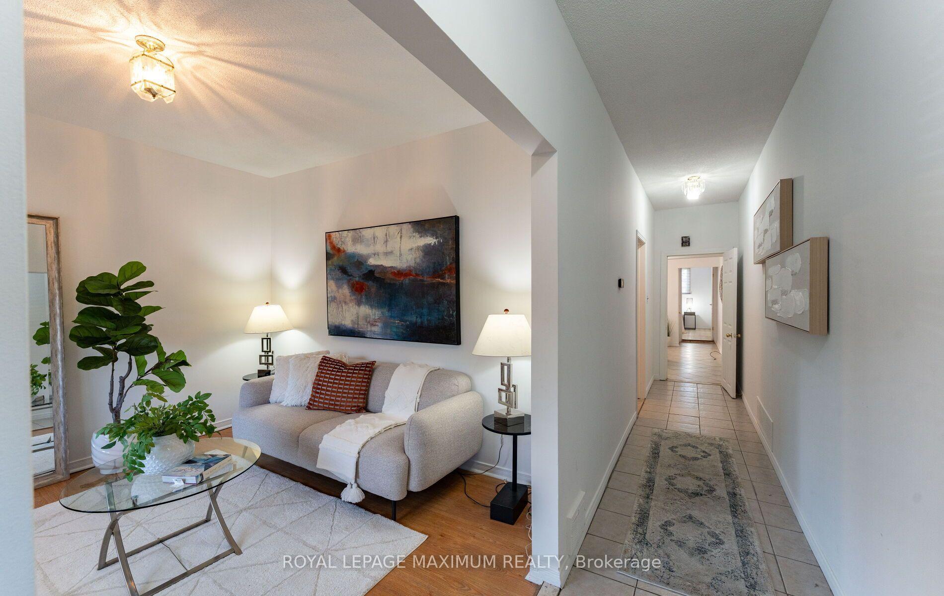 Photo 2 of 376 Mc Roberts Avenue, Toronto, Caledonia-Fairbank — HOMEH