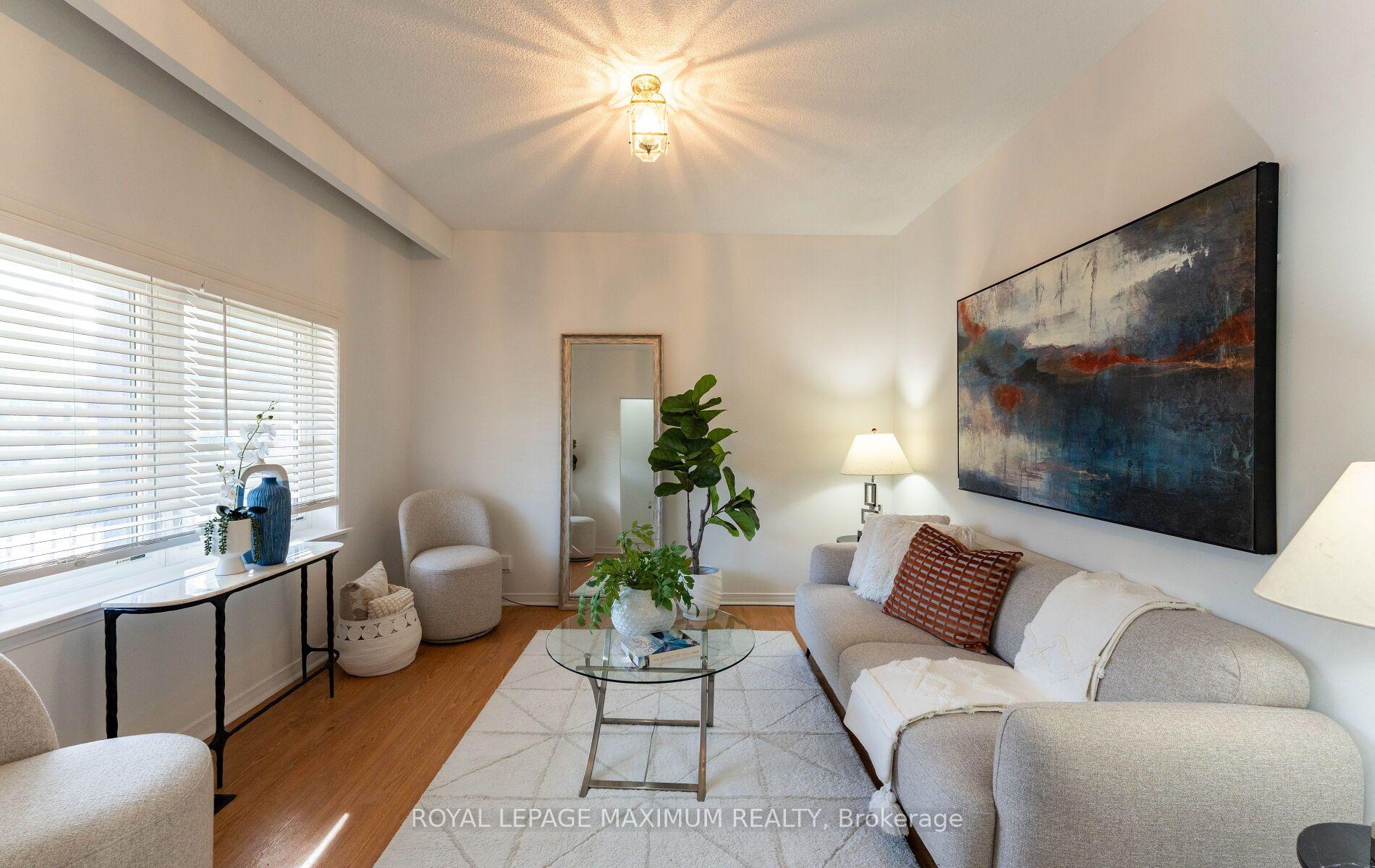 Photo 3 of 376 Mc Roberts Avenue, Toronto, Caledonia-Fairbank — HOMEH