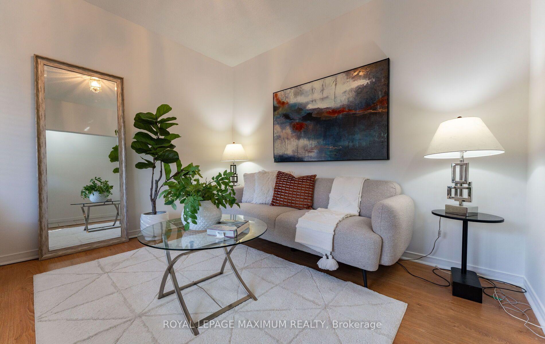 Photo 4 of 376 Mc Roberts Avenue, Toronto, Caledonia-Fairbank — HOMEH