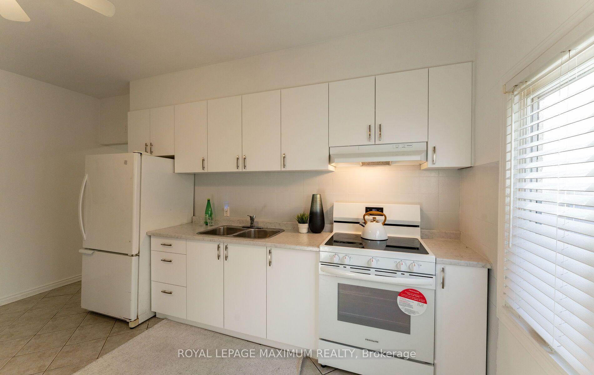 Photo 10 of 376 Mc Roberts Avenue, Toronto, Caledonia-Fairbank — HOMEH