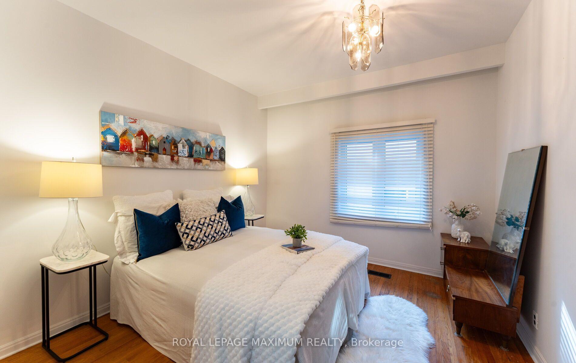 Photo 12 of 376 Mc Roberts Avenue, Toronto, Caledonia-Fairbank — HOMEH