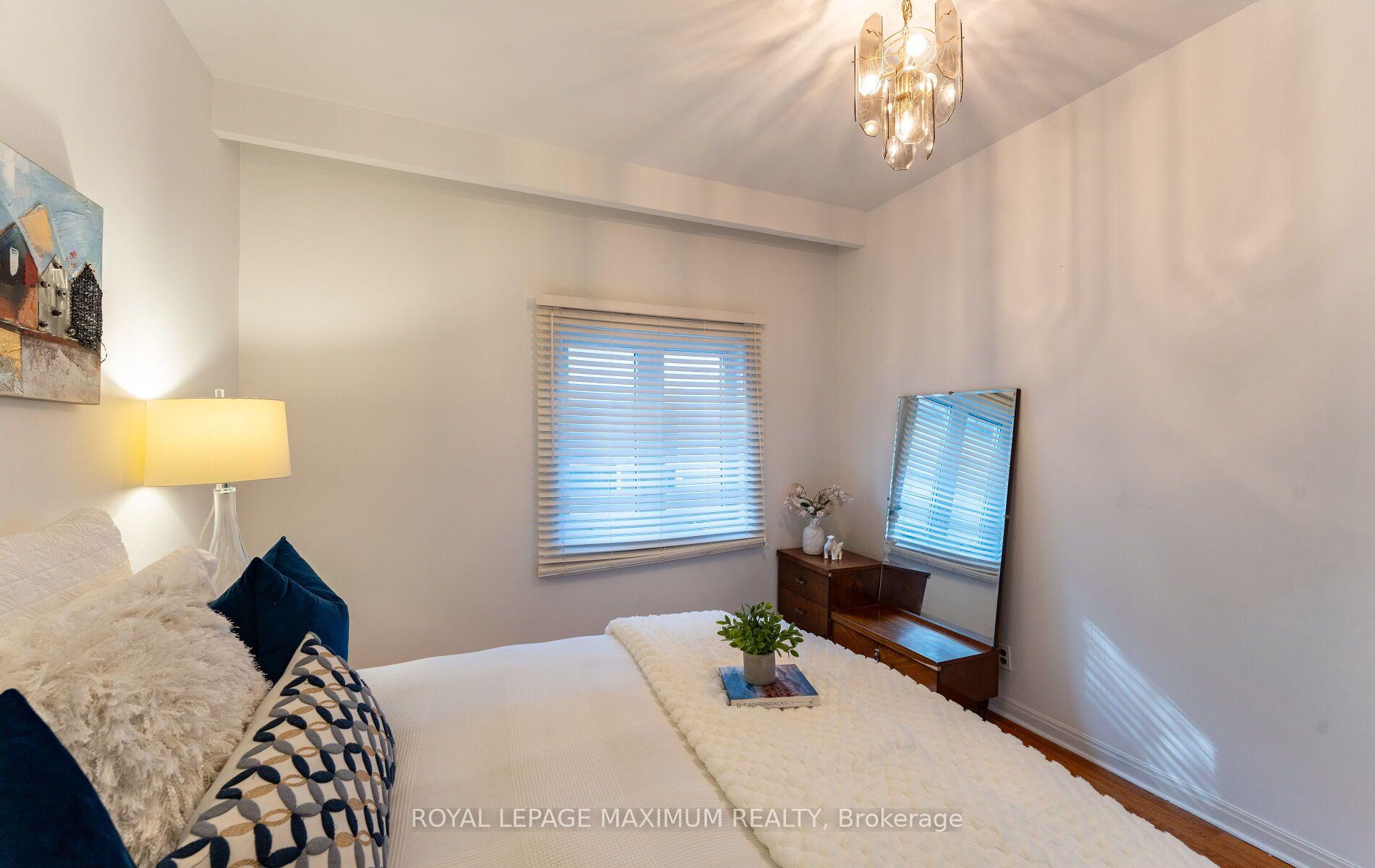 Photo 13 of 376 Mc Roberts Avenue, Toronto, Caledonia-Fairbank — HOMEH
