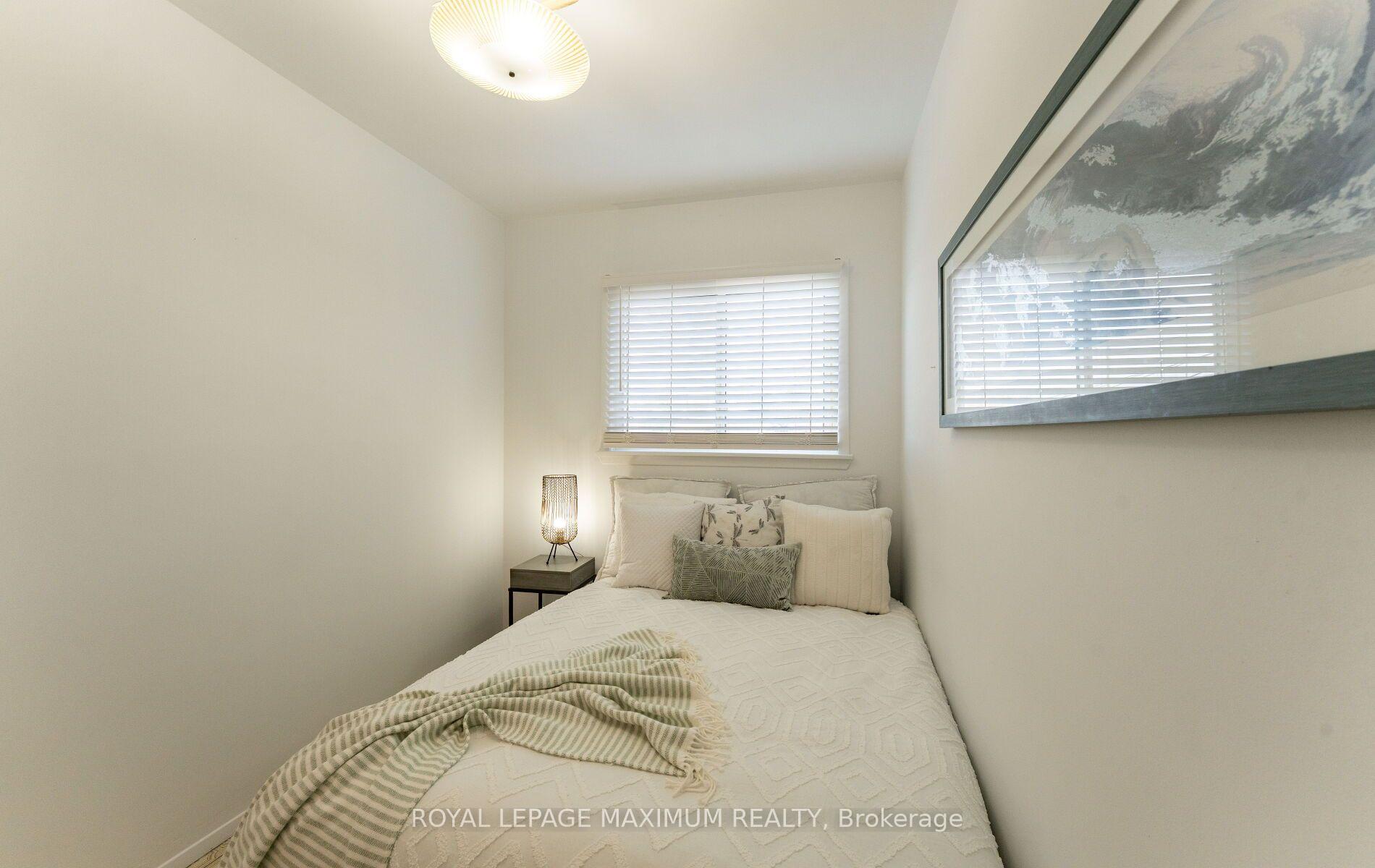 Photo 15 of 376 Mc Roberts Avenue, Toronto, Caledonia-Fairbank — HOMEH