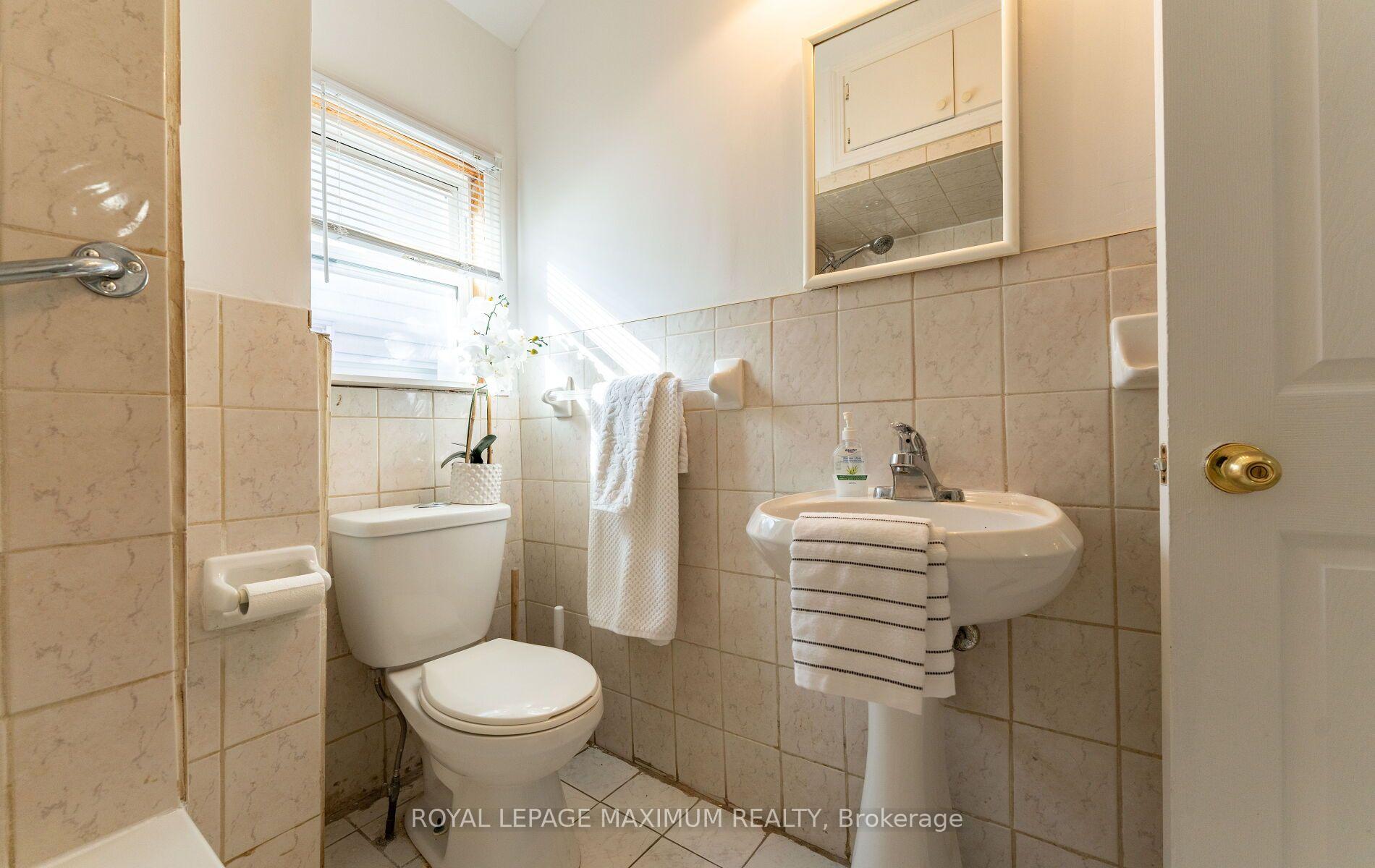 Photo 17 of 376 Mc Roberts Avenue, Toronto, Caledonia-Fairbank — HOMEH